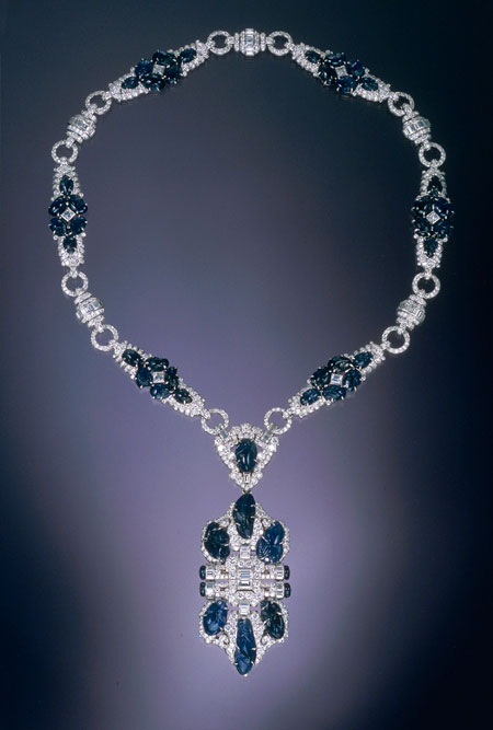 Heliotrope. Multi-use necklace of actress June Knight, late 1930s. Trabert & Hoeffer, Inc.-Mauboussin (1936-1953). Platinum, engraved sapphire, and diamond. Neil Lane Collection. (Photo courtesy of Museum of Fine Arts, Boston)