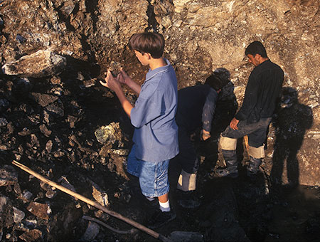 Finders keepers? Will Larson, left, in 1997 at the Karkodino Mine. He was finding demantoid garnets alongside Russian miners. (Photo: Bill Larson)