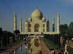 Figure 3. The Taj Mahal at Agra, India, in November, 1988, at 3:00 PM. Note the grayness of the sky as compared with the previous two photos. This most likely results from the high dust and smog content of the atmosphere at Agra. Photo by Richard W. Hughes .
