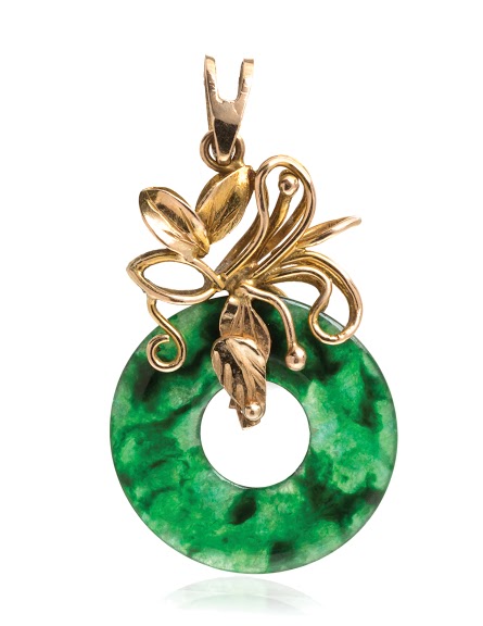 Lot 367 from the Bass Coors collection features a mottled jadeite hololith (23.96 x 2.17 mm). It comes with a GIA jade identification certificate. (Photo courtesy Leslie Hindman Auctioneers)