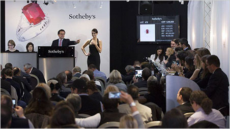 David Bennett, Chairman of Sotheby's Switzerland and of the Jewellery Department for Europe and the Middle East, wields the gavel for the Graff Ruby. (Photo: Sotheby's news release)