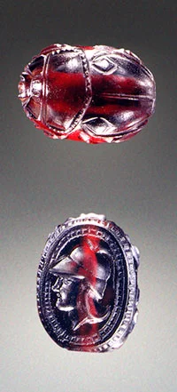 This pyrope scarab (13.3 × 9.4 mm), gem no. 1, is the earliest dated and only Etruscan garnet in the present study (late 4th–3rd century BCE). The flat side is engraved with a helmeted head in profile. While the scarab shape is characteristic of Etruscan glyptic, the use of garnet as a carving material is rare. Inv. no. 81.AN.76.142, J. Paul Getty Museum, Villa Collection. (Photo: Ellen Rosenbery)