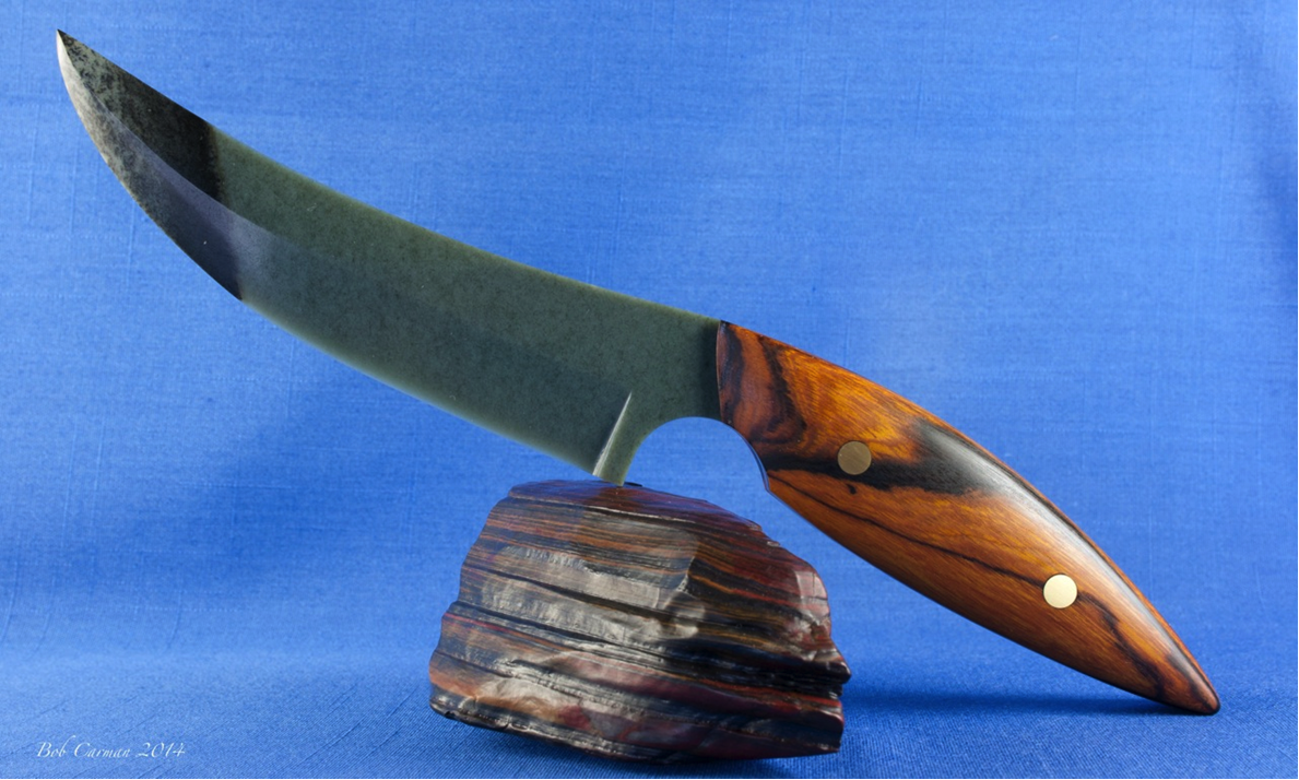 Full tang Wyoming sage with dendritic rind nephrite blade fitted with desert ironwood scales shown about. This knife was also carved and photographed by Robert Carmen.