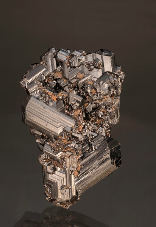 Rutile from Tetikanana, Ambatofinandrahana, Madagascar, 7.1 x 4.5 x1.5 cm. (Photo: Mia Dixon)