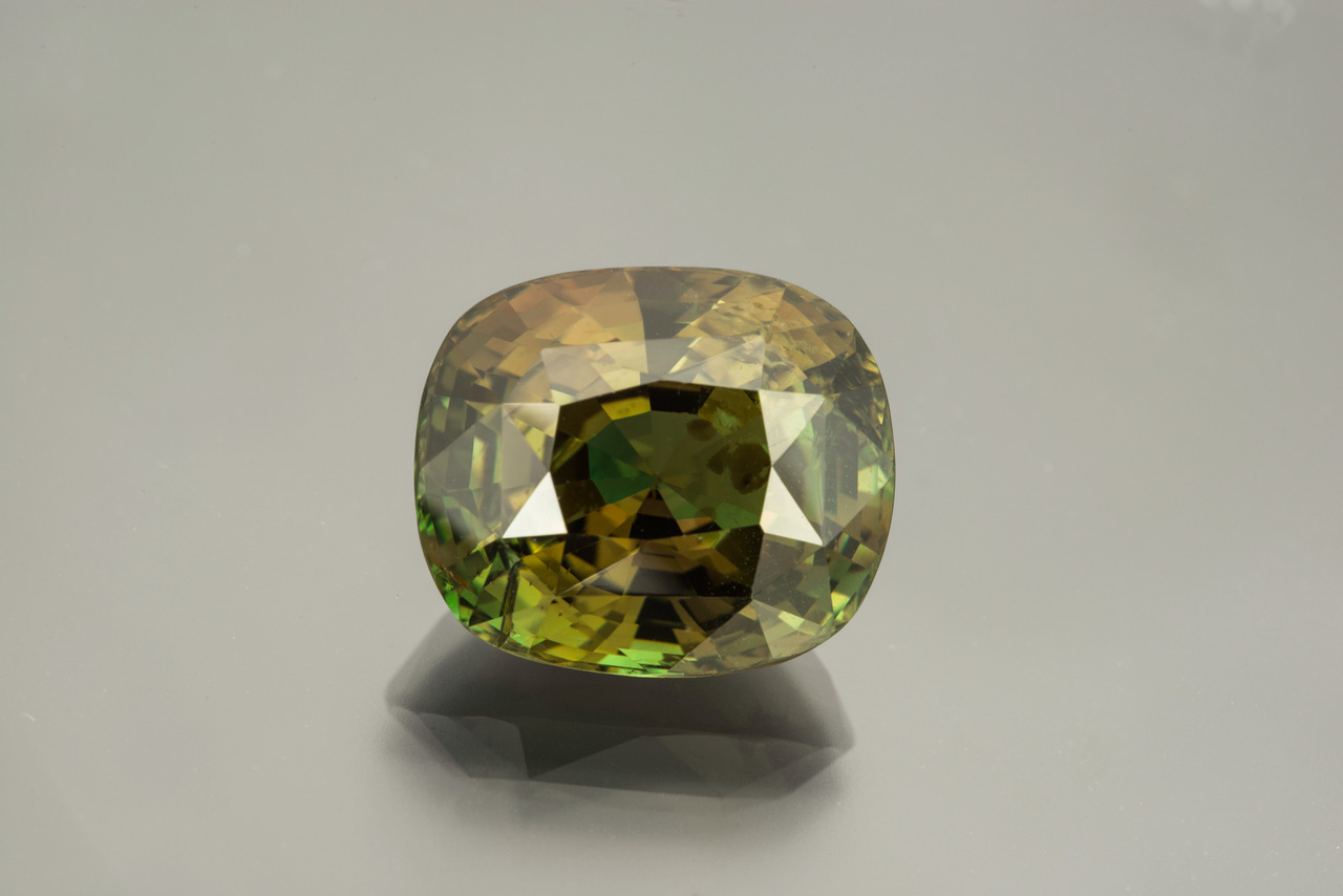 Alexandrite from Sri Lanka, 18.03 cts, 15.87 x 13.54 x 10.19 mm. Inventory #23585 (Photo: Mia Dixon)