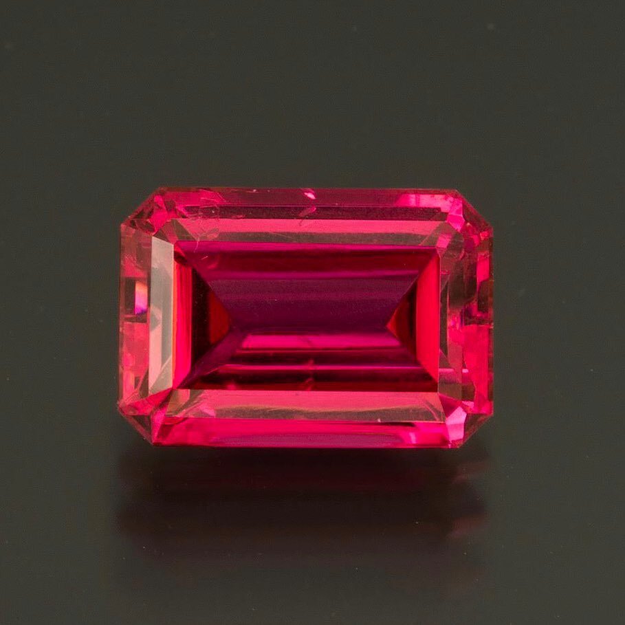 Spinel, 3.92 cts, Tanzania #✨ #spinel #jewel #finegems #bright #gemology #geology #acolorstory #standout #liveyourbestlife #gems #jewelers #finejewelry #inspirational #oneofakind #livecolorfully #treatyourself #tucsongemshow #treasure #gemstones #roc