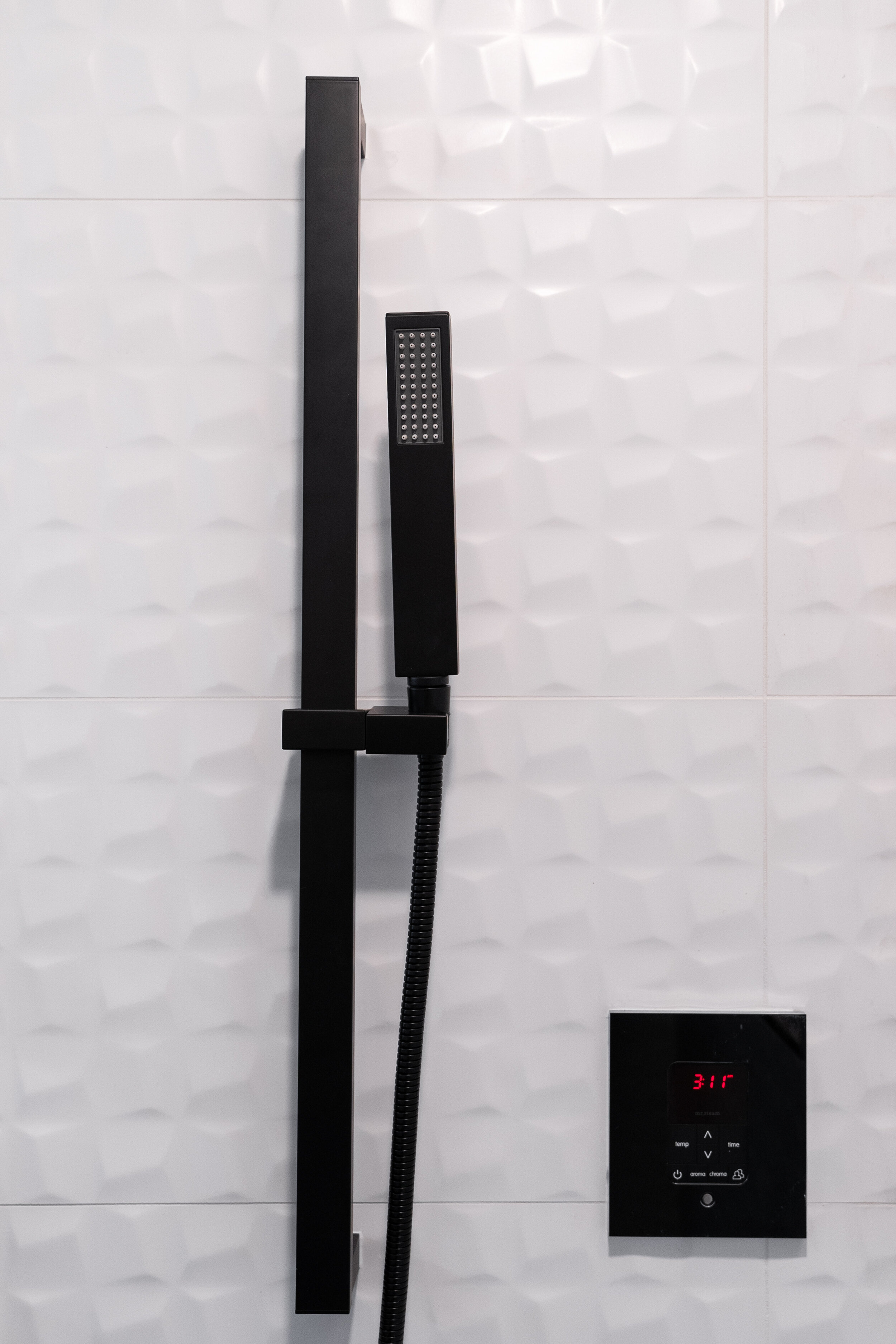 10thSt-Masterbath-Shower-Detail.jpg