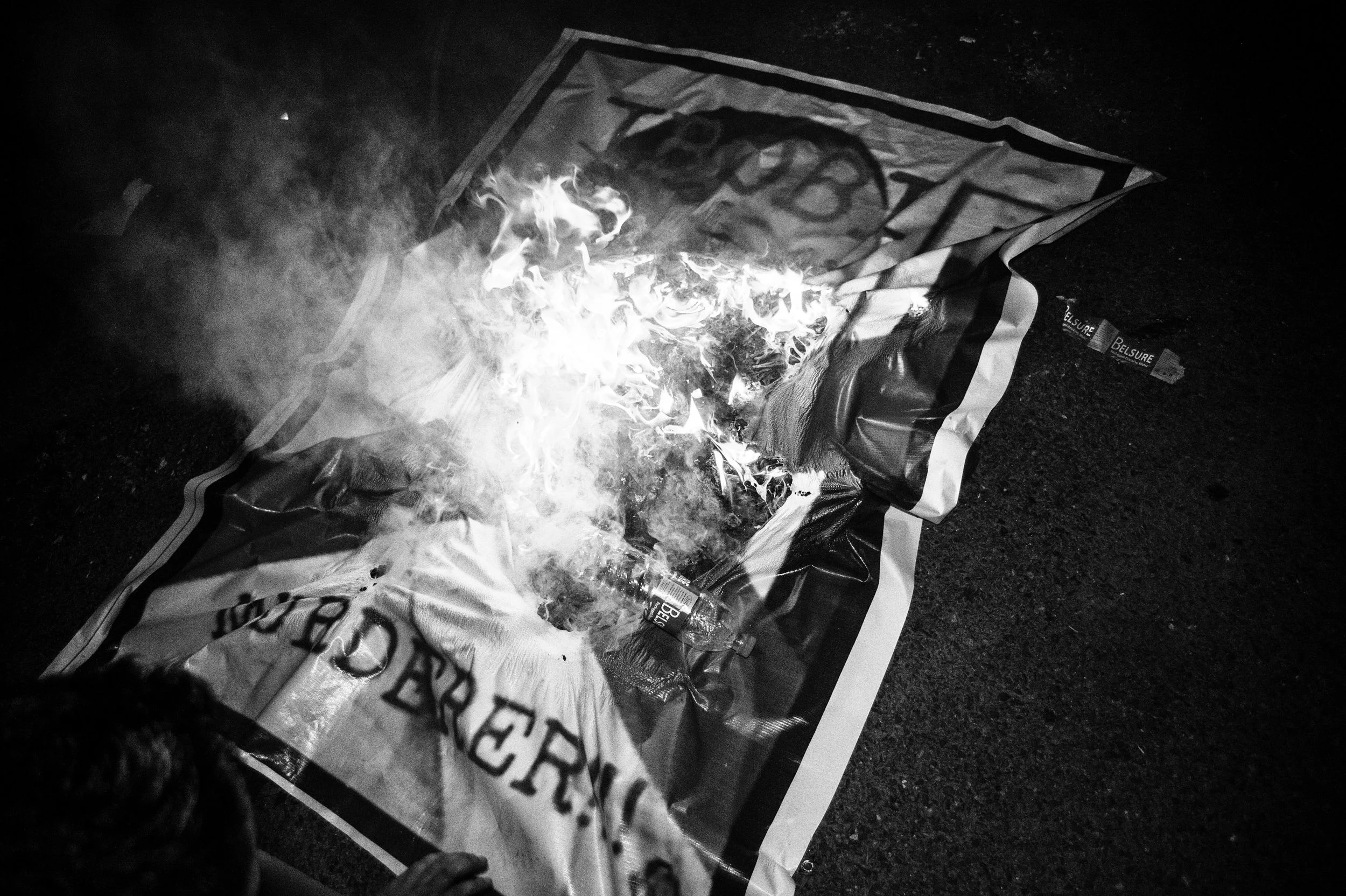  June, 2016: Young protesters at the gates of Manipur Bhawan in Delhi,&nbsp;burned effigies and posters of their chief minister demanding to speak with Ibobi Singh(Chief Minister), who refused to come out and address the restless crowd. The tug of wa