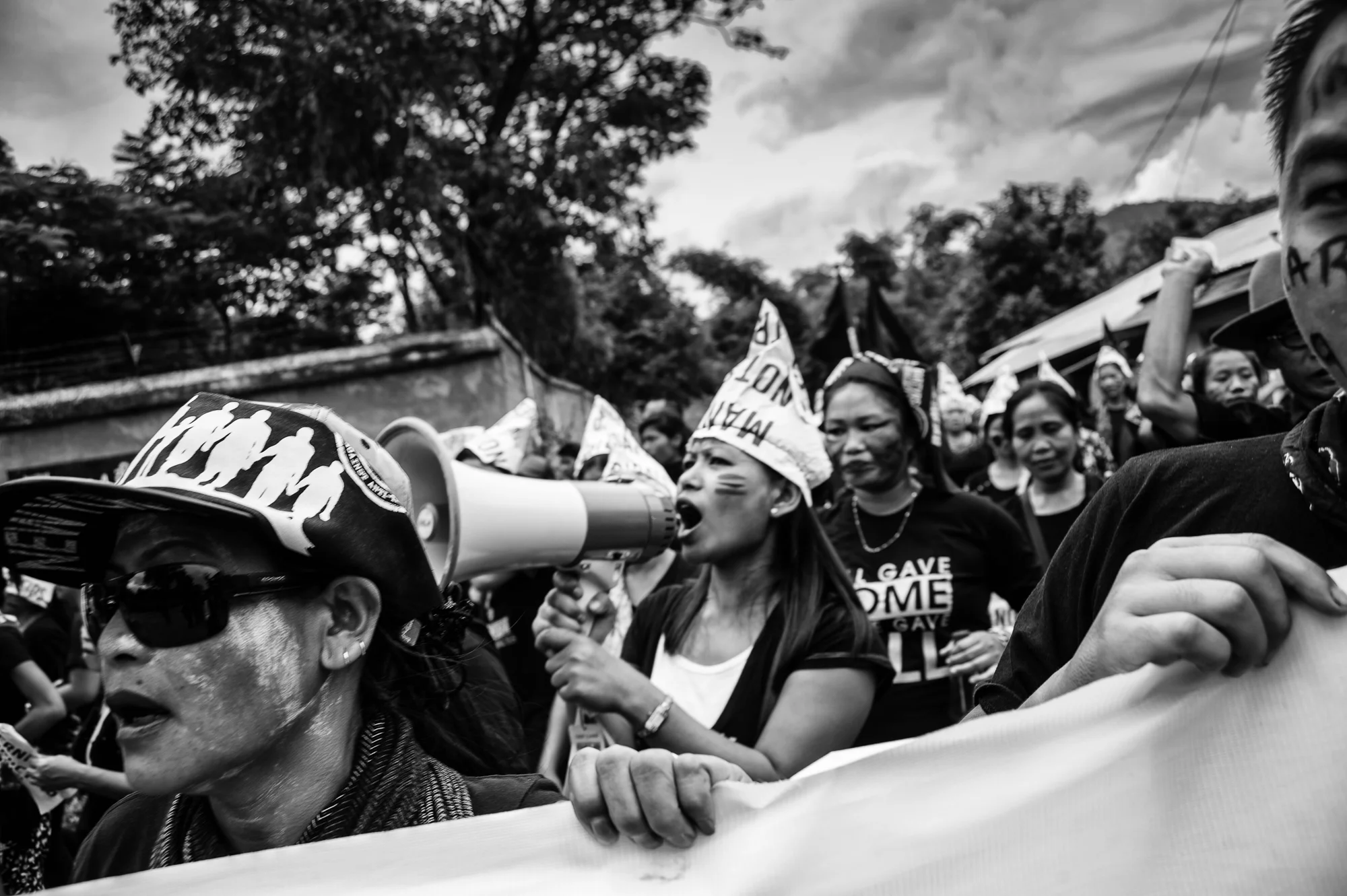August 2016: Cries of “Ibobi down down” and “Fuck you Ibobi” and “ Sakthu (Meitei for Fuck you) Ibobi” rang out as a large crowd marched through the town of Lamka in Manipur’s Churachandpur district. They were protesting against the chief minister of the state, Okram Ibobi Singh for pushing through three bills under pressure from the Joint Committee on Inner Line Permit System, an umbrella organisation of 30 civil bodies in Manipur. 