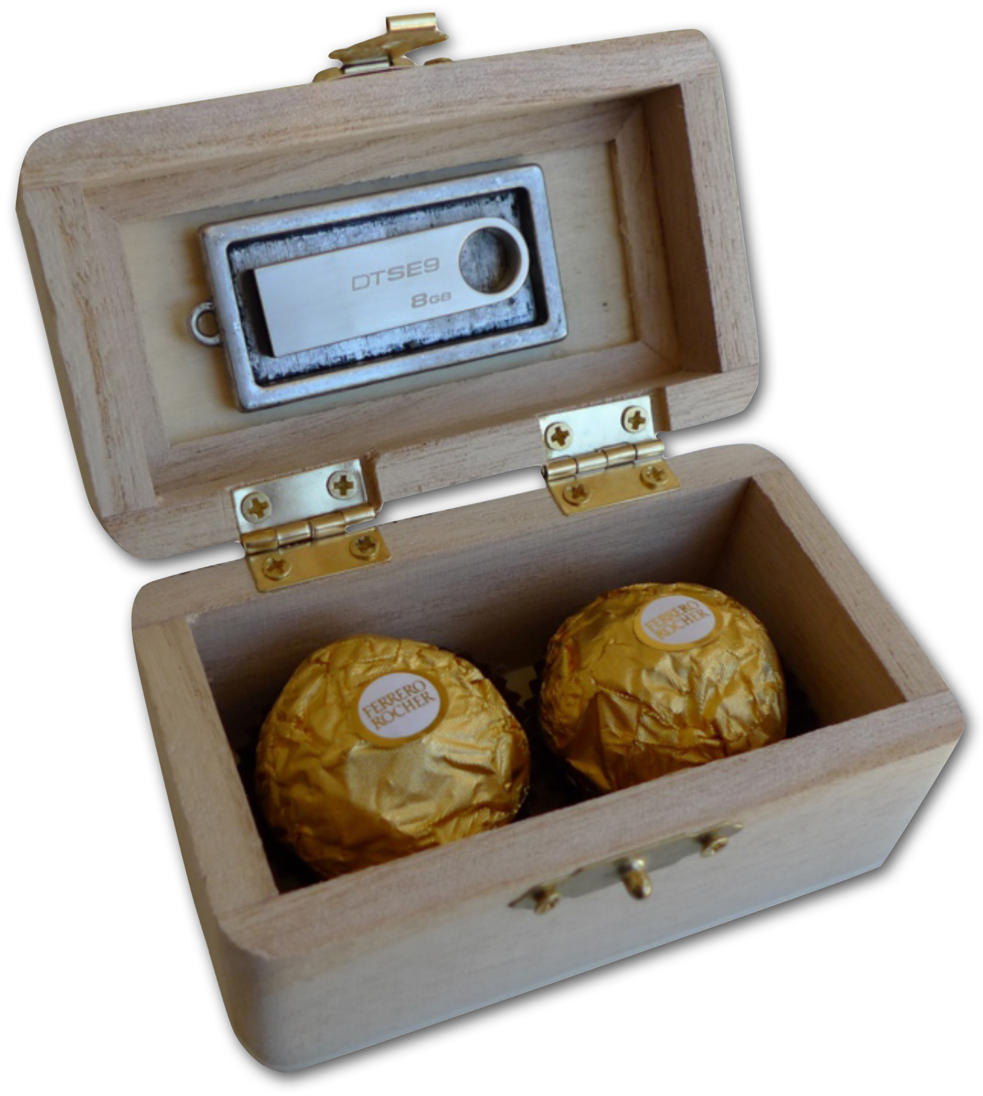 An elegantly presented USB Flash Drive with all of your photos will be given at the end of your event. 