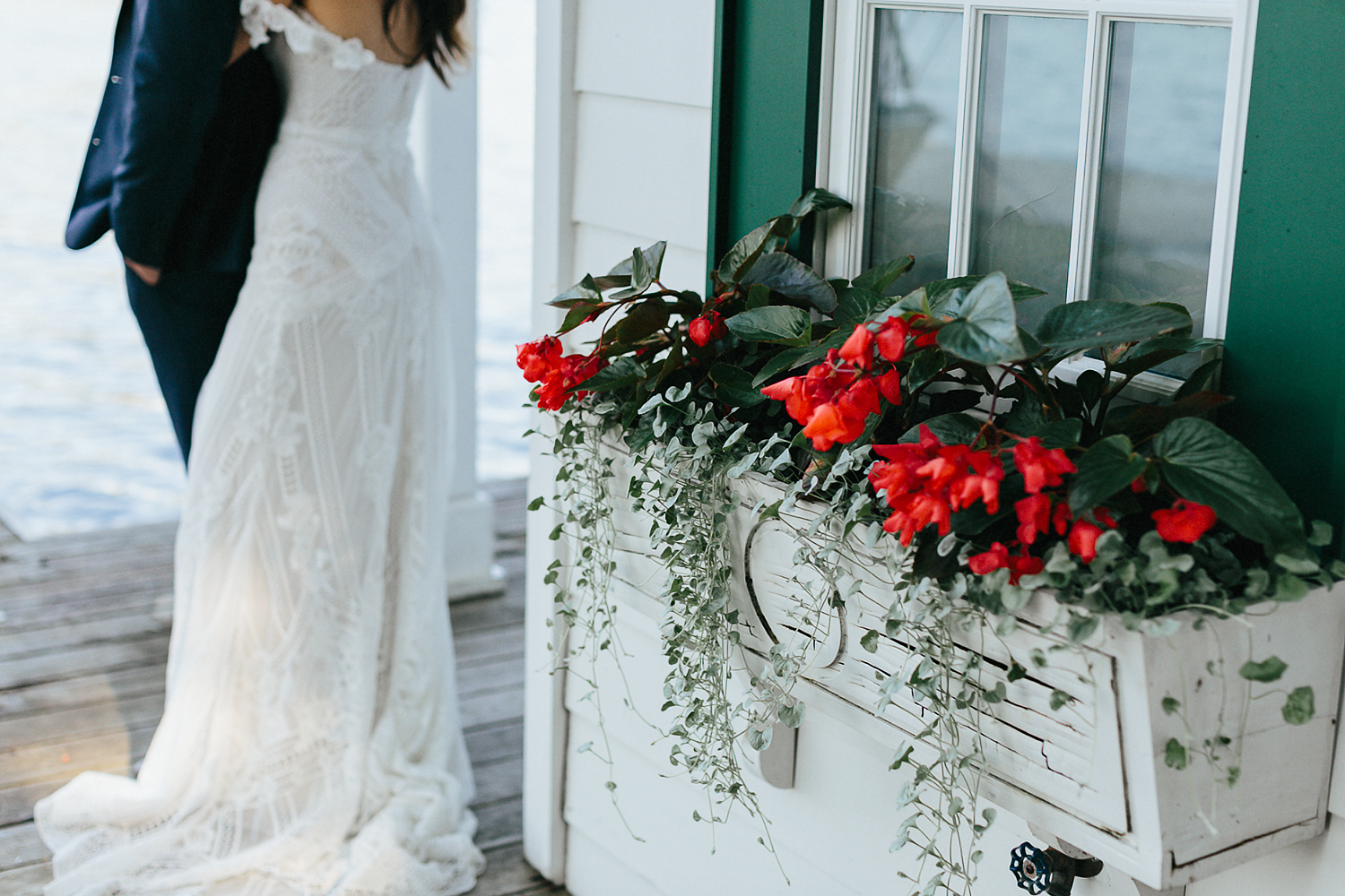 Toronto-Wedding-Photography-Muskoka-Wedding-Lakeside-Forest-Theme-Boho-Bride-JuneBug-Weddings-alternative-artistic-documentary-wedding-photographer-portraits-bride-and-groom-boathouse-models-loversland-bridal-details.jpg