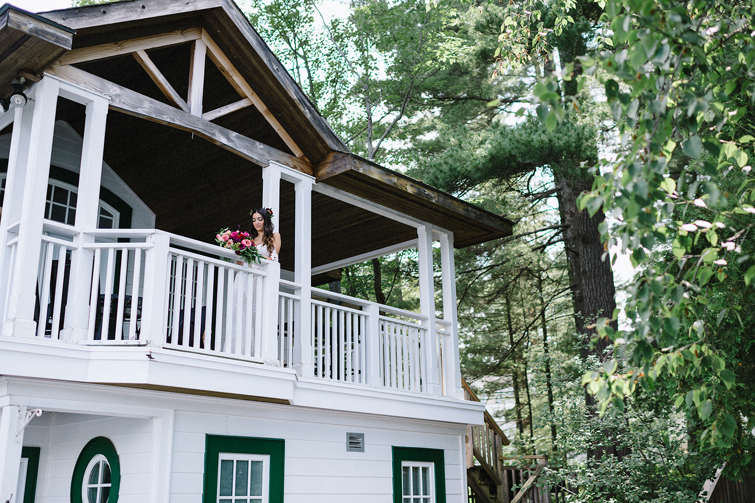 Muskoka-Cottage-Wedding-Photography-Photographer_Photojournalistic-Documentary-Wedding-Photography_Vintage-Bride-Lovers-Land-Dress_Rue-Des-Seins_Bridal-Portrai-Boho-Bride.jpg