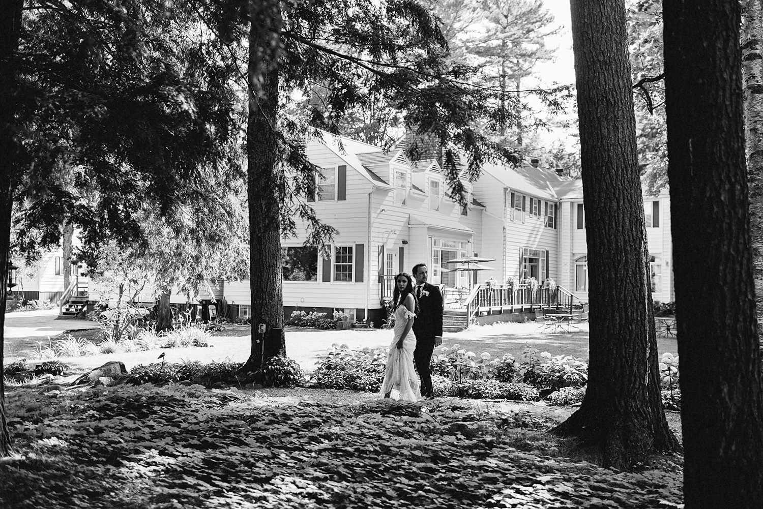 Muskoka-Cottage-Wedding-Photography-Photographer_Photojournalistic-Documentary-Wedding-Photography_Vintage-Bride-Lovers-Land-Dress_Rue-Des-Seins_Candid-Bride-and-Groom.jpg