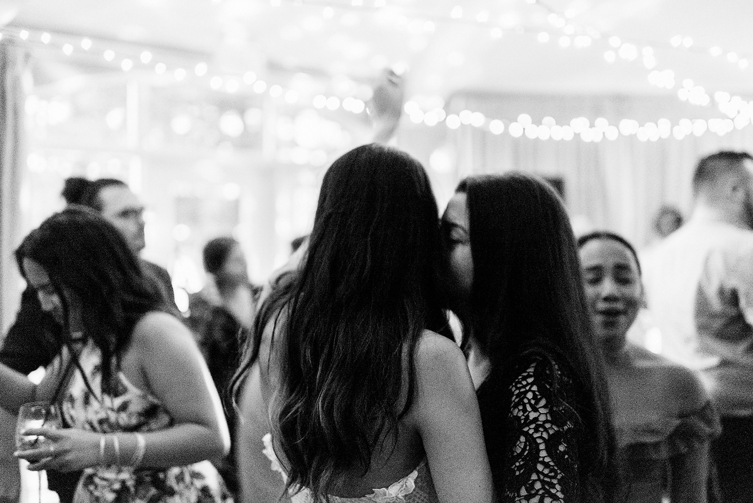 Muskoka-Cottage-Wedding-Photography-Photographer_Photojournalistic-Documentary-Wedding-Photography_Vintage-Bride-Sherwood-Inn-Lake-Wedding-Venue_Bride-and-Friend-moment.jpg