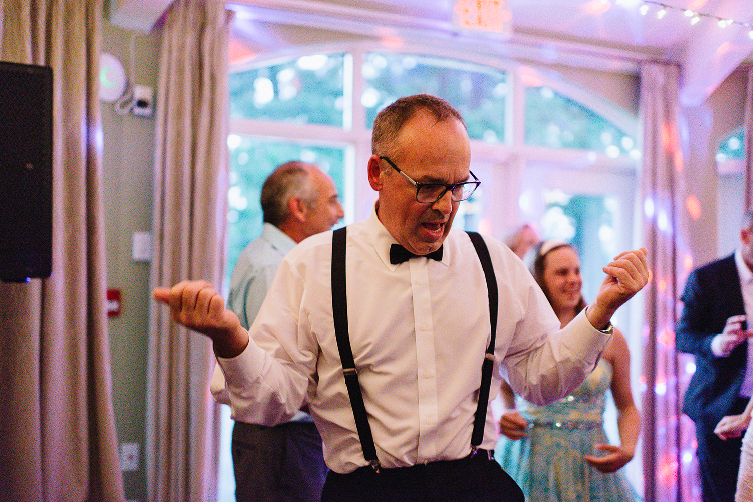 Muskoka-Cottage-Wedding-Photography-Photographer_Photojournalistic-Documentary-Wedding-Photography_Boho-Bride-Father-of-Bride-Reception-dancing.jpg