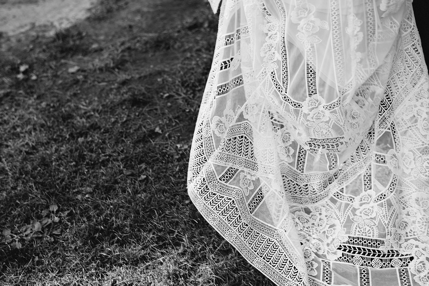 Muskoka-Cottage-Wedding-Photography-Photographer_Photojournalistic-Documentary-Wedding-Photography_Lakeside-Wedding-Reception-Venue-Dress-and-Grass-Details.jpg