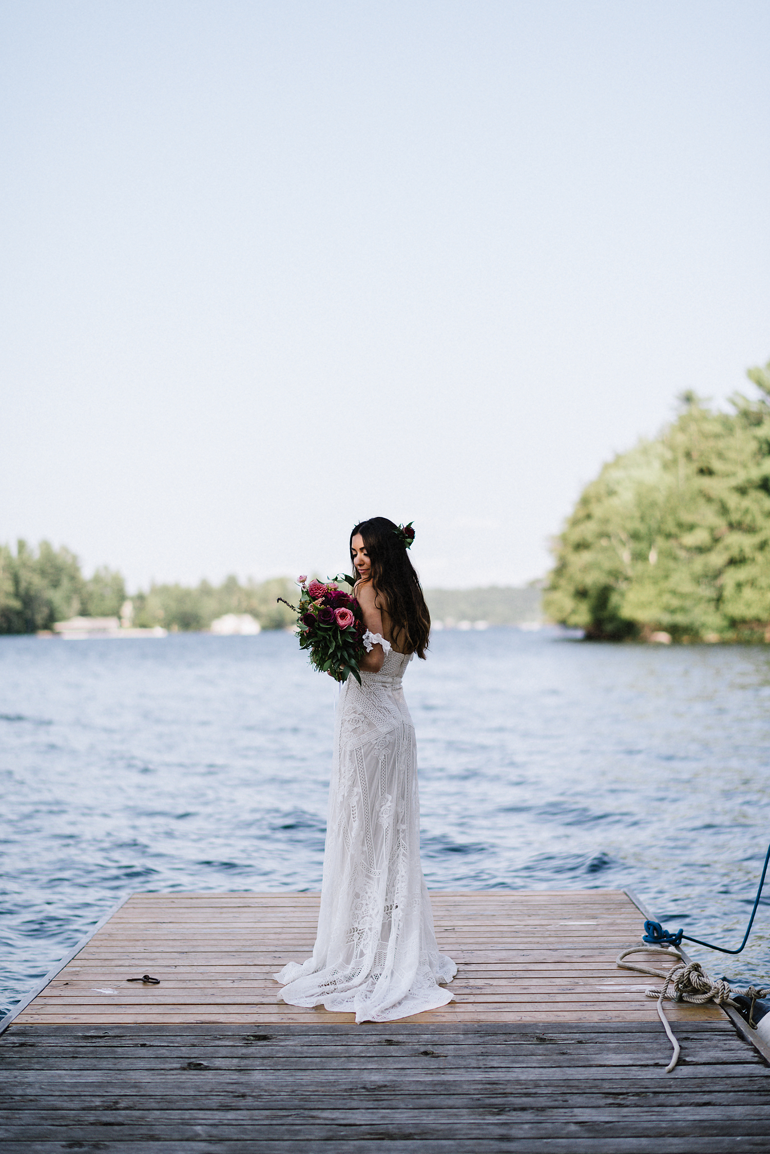 Muskoka-Cottage-Wedding-Photography-Photographer_Photojournalistic-Documentary-Wedding-Photography_Vintage-Bride-Lovers-Land-Dress_Rue-Des-Seins_Bridal-Portrait-Boho-bride-Toronto-Bride-by-lakeside.jpg