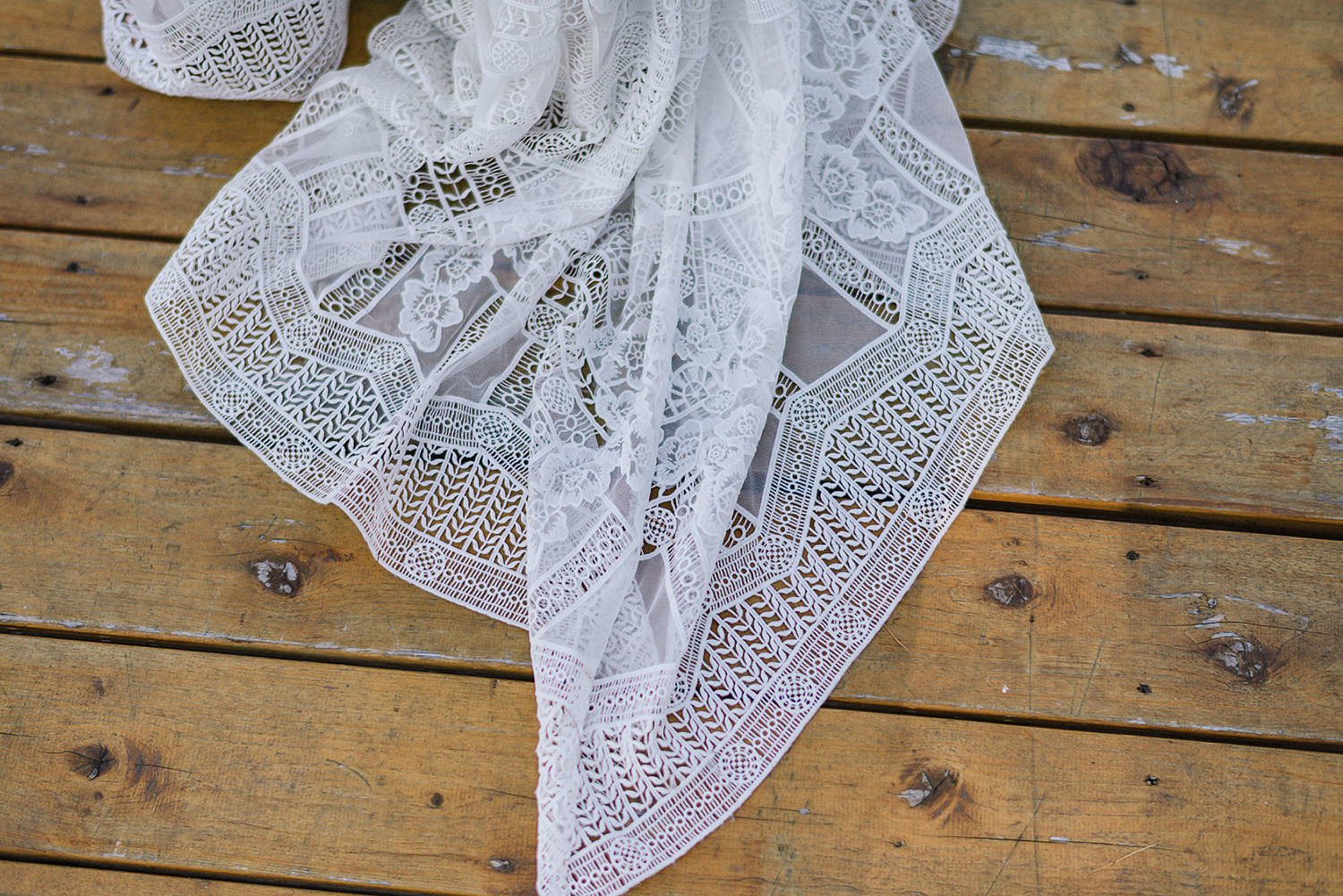 Muskoka-Cottage-Wedding-Photography-Photographer_Photojournalistic-Documentary-Wedding-Photography_Vintage-Bride-Sherwood-Inn-Lake-Wedding-Venue-Romantic-Bridal-Portrait-with-wood.jpg