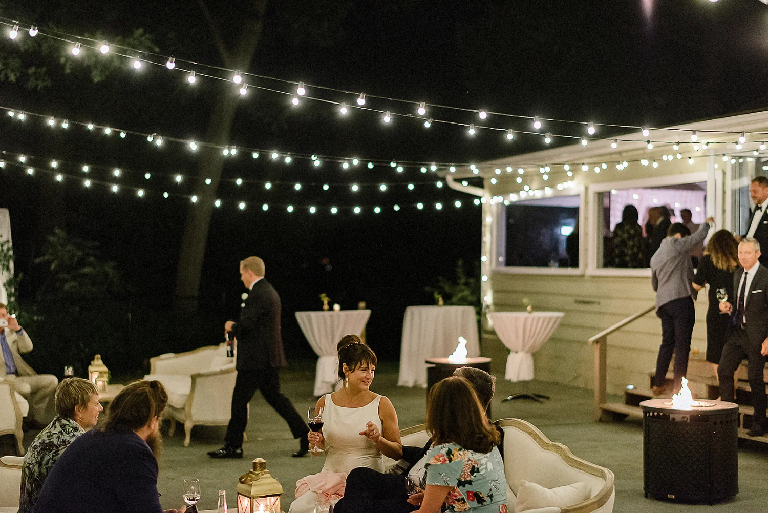 Best-Wedding-Photographers-Toronto-3B-photo-Brian-B-Bettencourt-Candid-Natural-Photojournalistic-Documentary-wedding-photography-natural-intimate-moment-between-bride-and-groom-talking-to-guests.jpg