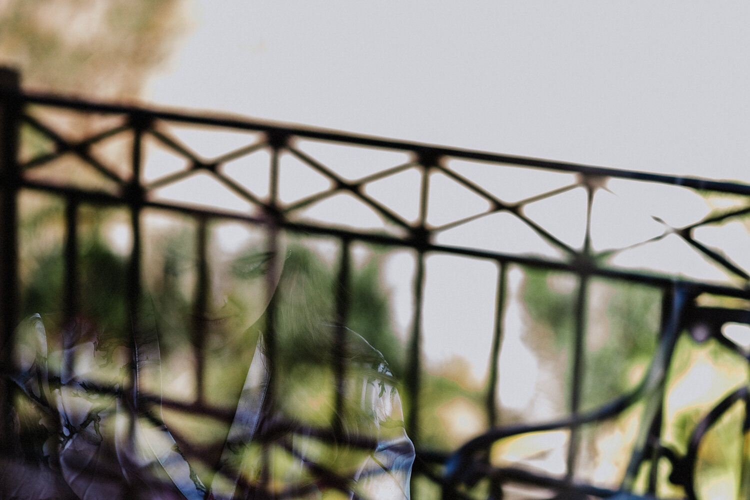 372-destination-wedding-cabo-san-lucas-ventanas-private-residence-alternative-toronto-wedding-photographer-bride-getting-ready-tattooed-bride-hipster-makeup-candid-reflection.JPG