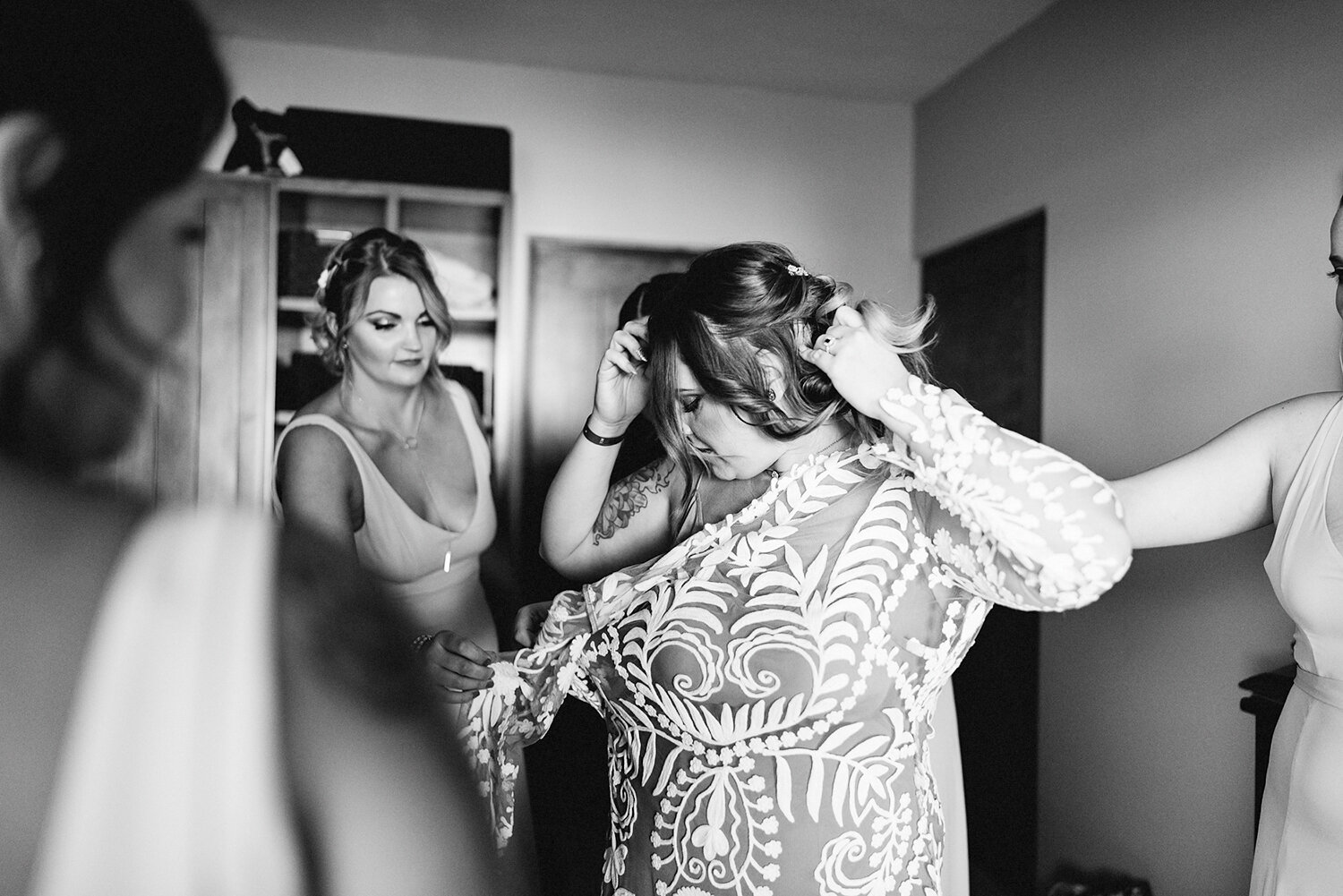 380-destination-wedding-cabo-san-lucas-ventanas-private-residence-alternative-toronto-wedding-photographer-bride-getting-ready-tattooed-bride-dressing-with-help-from-bridesmaids-candid-moments-artistic.JPG