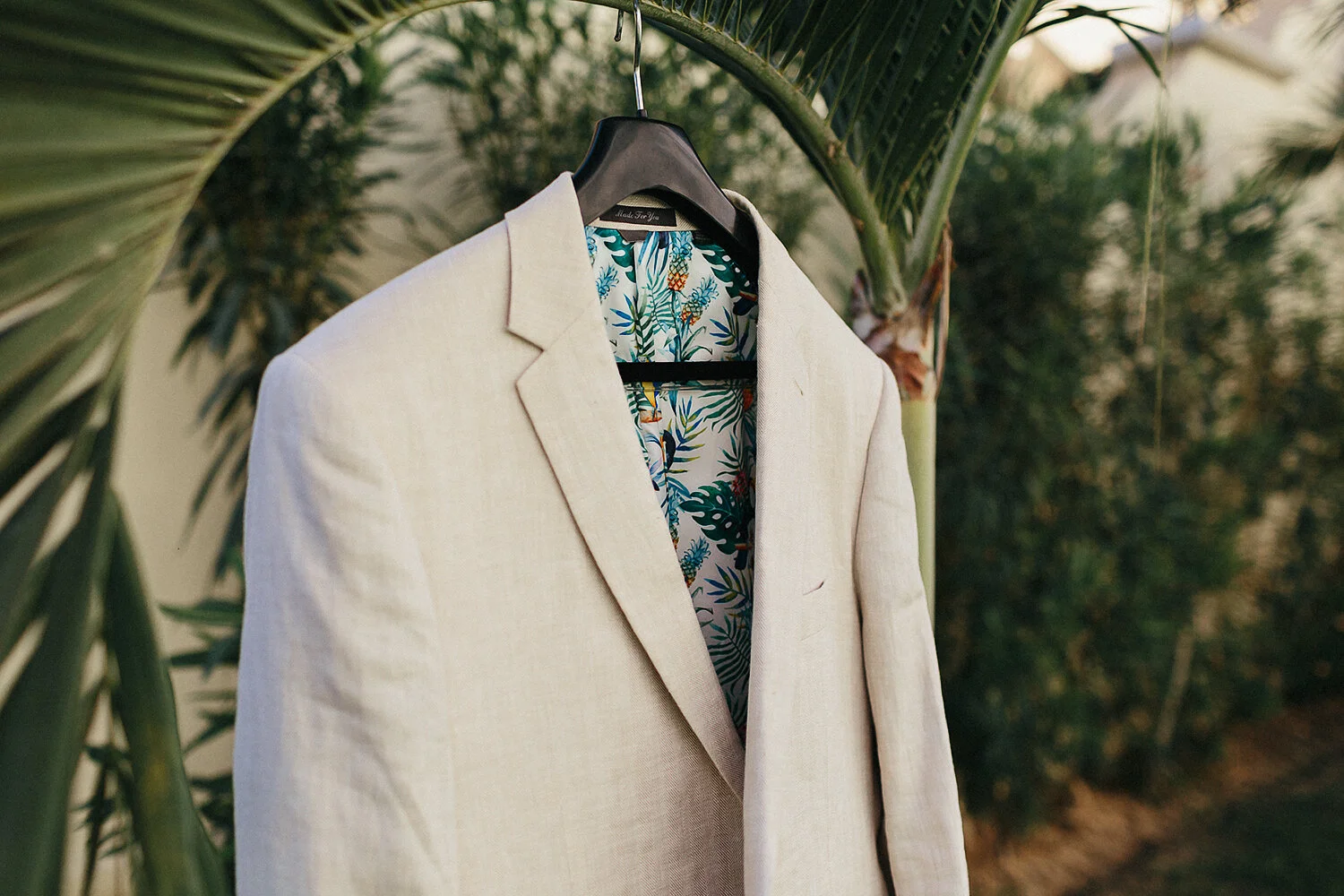 389-cabo-san-lucas-wedding-travelling-destination-wedding-photographer-toronto-wedding-photographers-3b-photography-hipster-trendy-documentary-style-mexico-wedding-groom-getting-ready-tan-suit-custom-details-tropical-indochino-suit.JPG