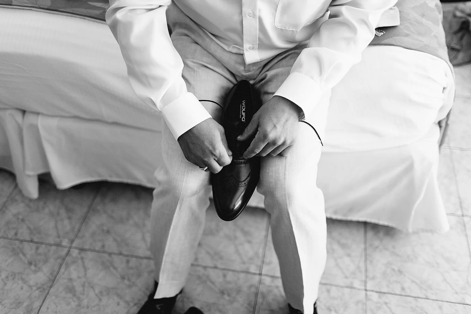 396-cabo-san-lucas-wedding-travelling-destination-wedding-photographer-toronto-wedding-photographers-3b-photography-hipster-trendy-documentary-style-mexico-wedding-groom-getting-ready-details-shoes-woulfo.JPG