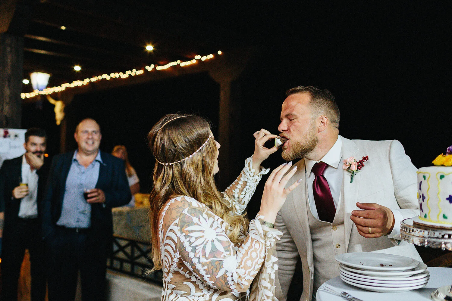 454-cabo-san-lucas-junebug-weddings-green-wedding-shoes-toronto-wedding-photographer-3b-photography-ventanas-private-club-mexico-reception-night-bride-and-groom-cake-cutting-real-photos.JPG