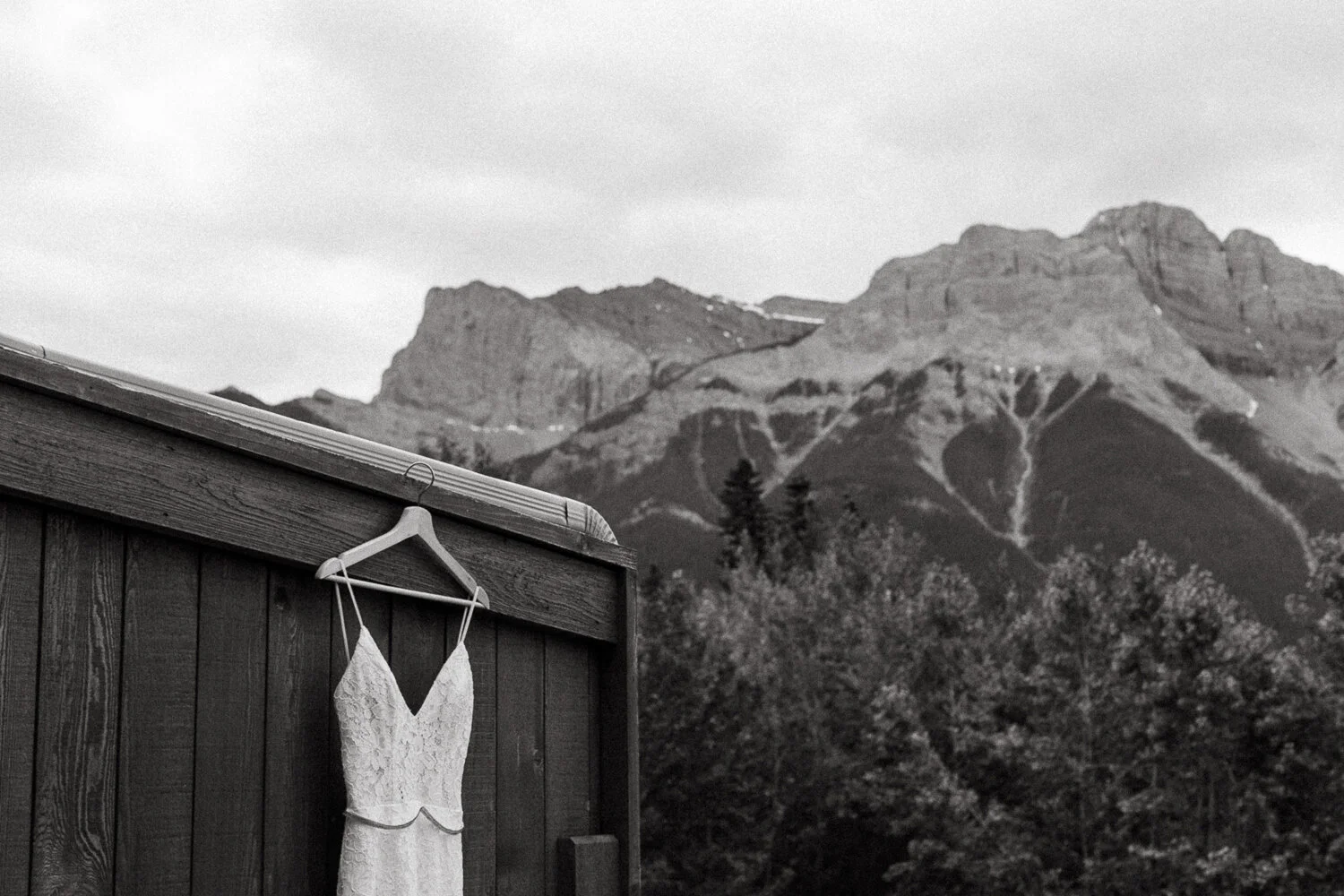 3-Canmore-Alberta-Real-Wedding-Best-Wedding-Photographers-11.JPG