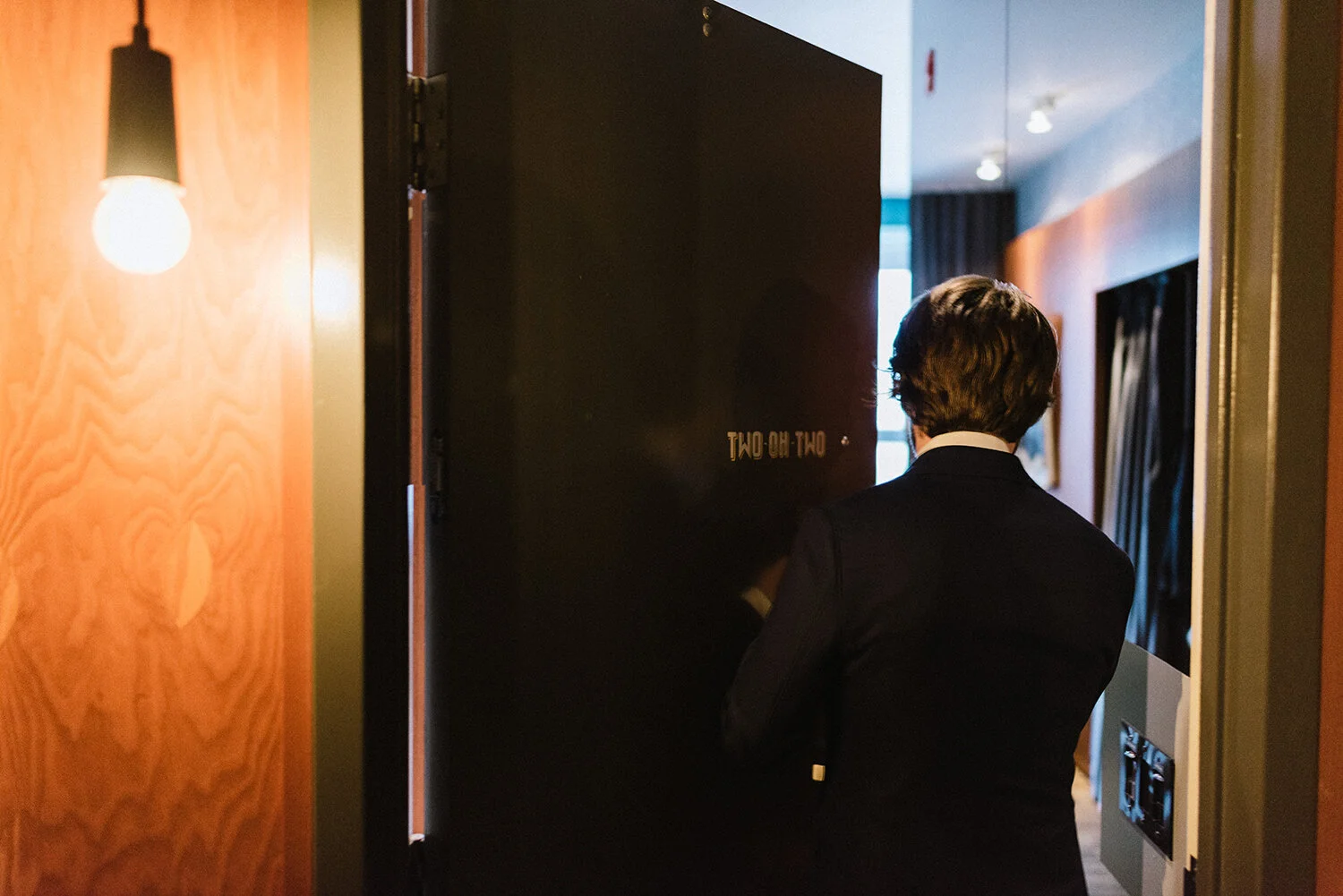 drake-hotel-elopement-toronto-downtown-city-photographer-small-venue-vintage-bar-restaurant-13.JPG