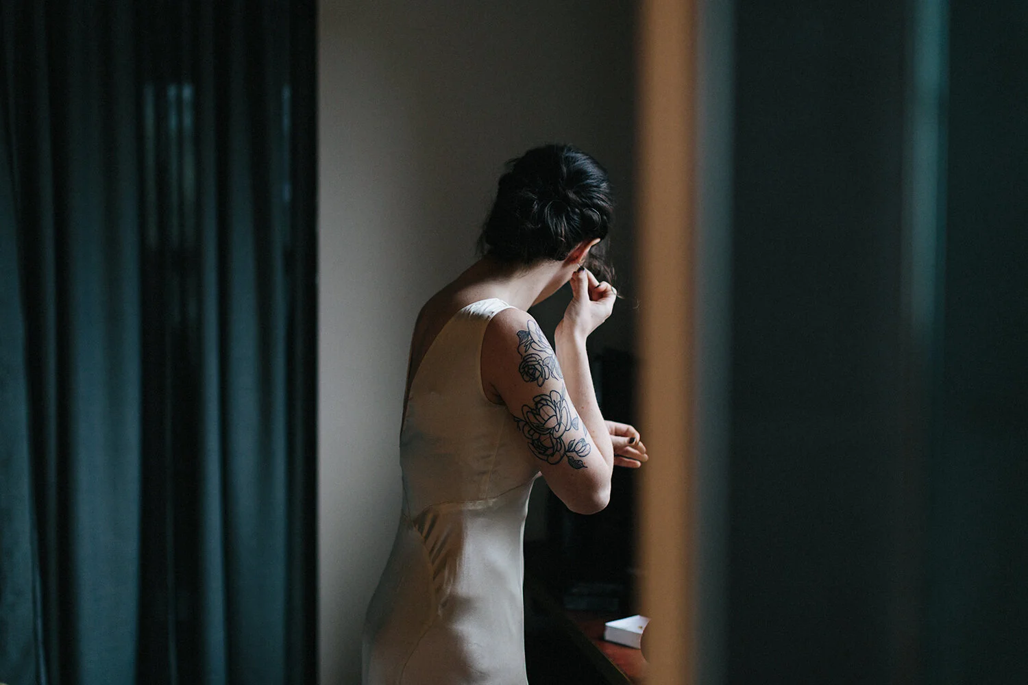 drake-hotel-elopement-toronto-downtown-city-photographer-small-venue-vintage-bar-restaurant-15.JPG
