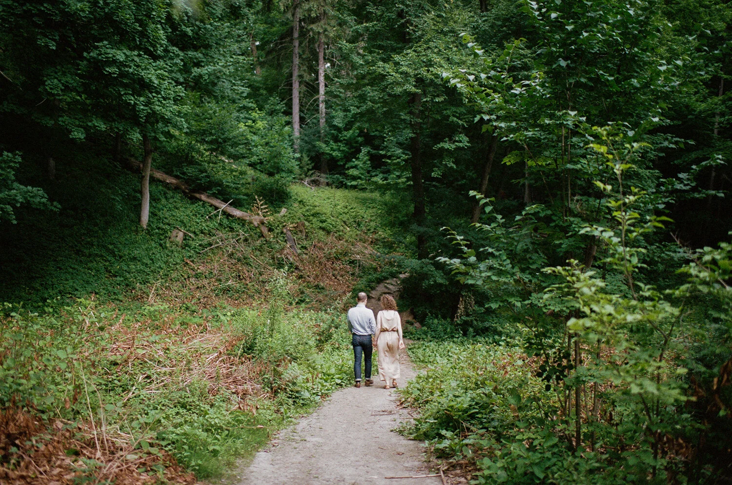 engagement-photos-toronto-summer-ravine-location-ideas-guide-portrait-photographer-toronto-1.jpg