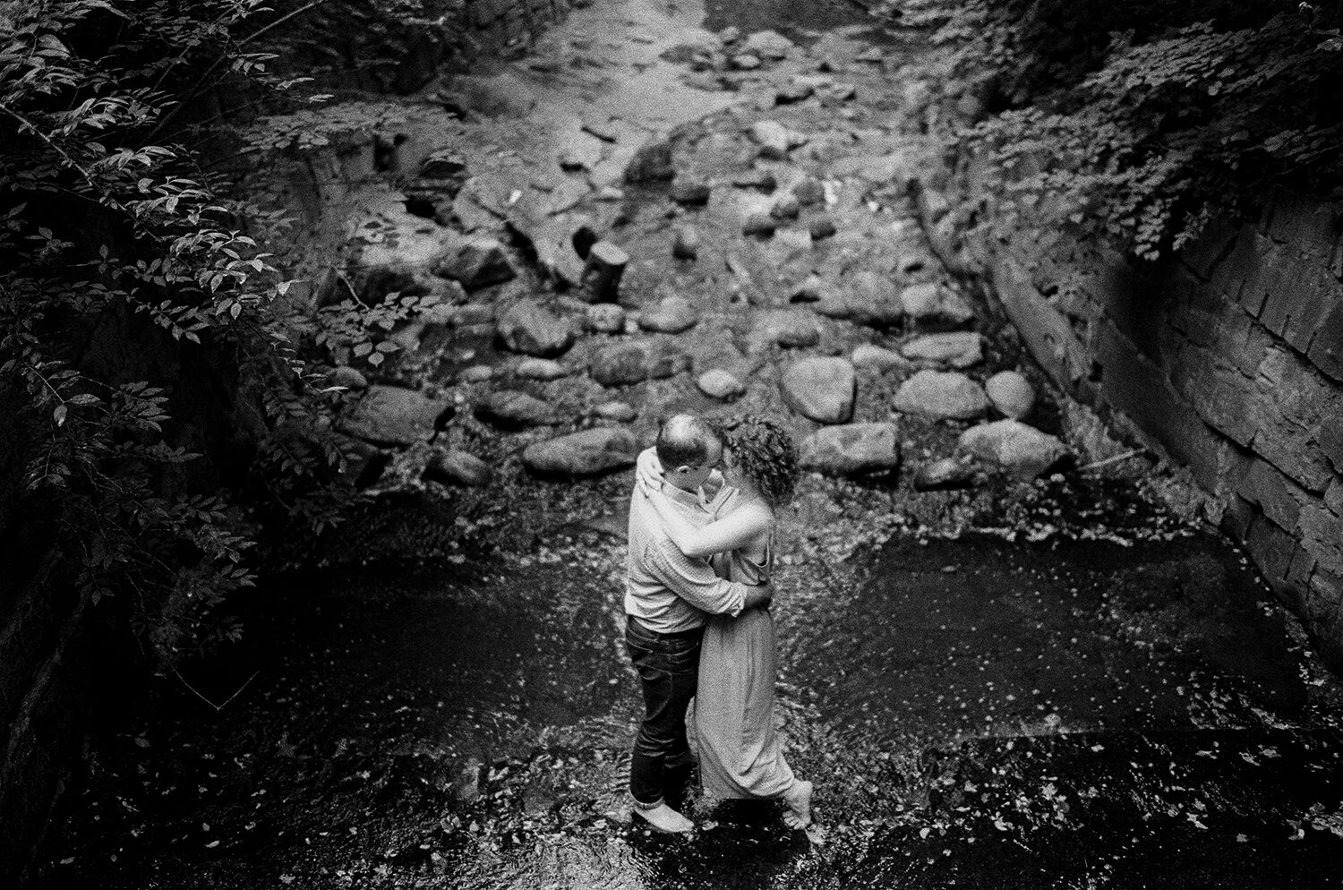 engagement-photos-toronto-summer-ravine-location-ideas-guide-portrait-photographer-toronto-8.jpg