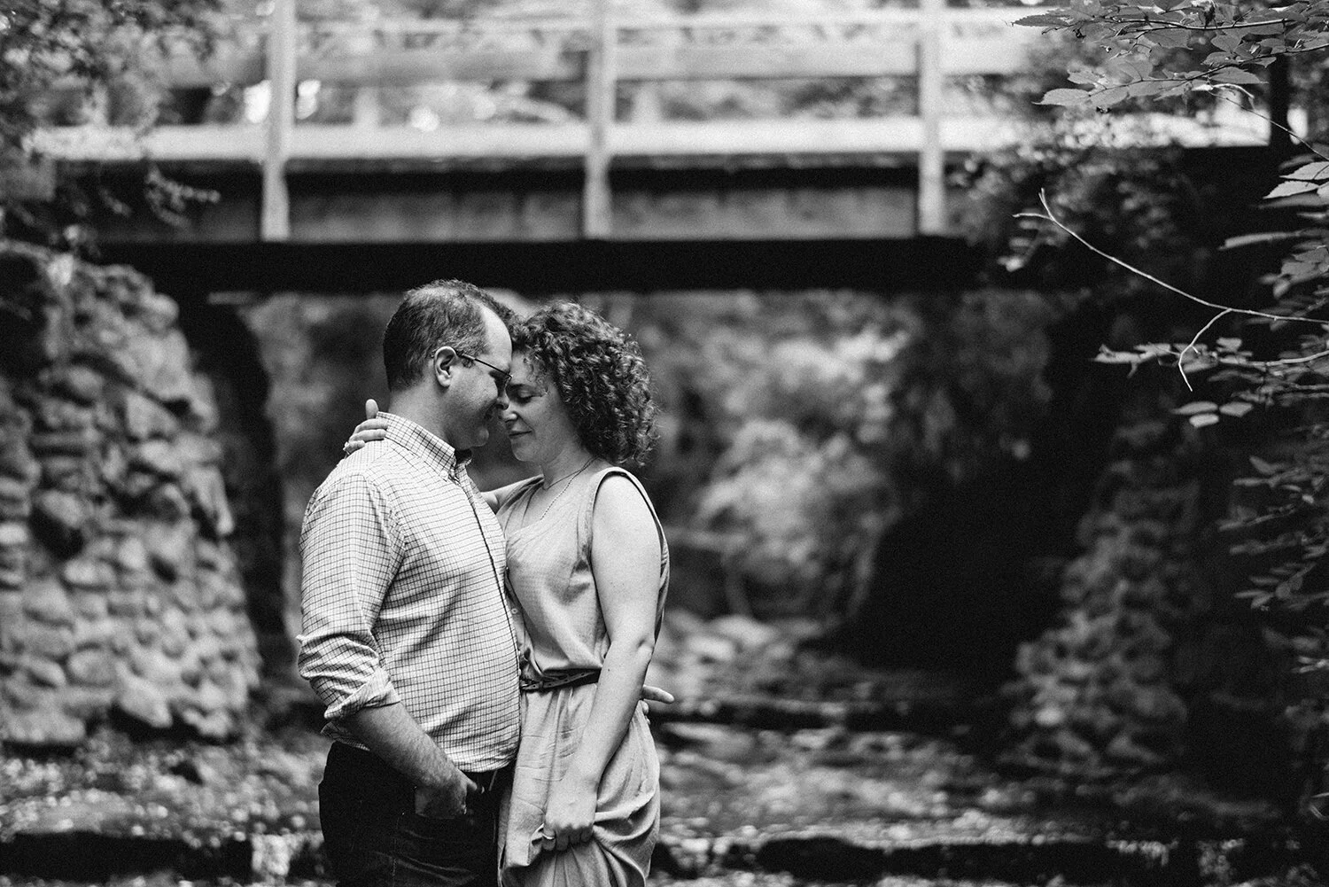 engagement-photos-toronto-summer-ravine-location-ideas-guide-portrait-photographer-toronto-34.jpg