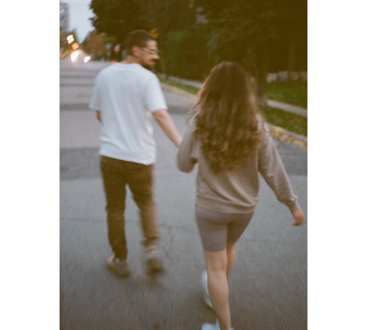 Vintage-Cool-Hipster-Alternative-in-home-couples-engagement-photos-music-vinyl-in-toronto-54.PNG