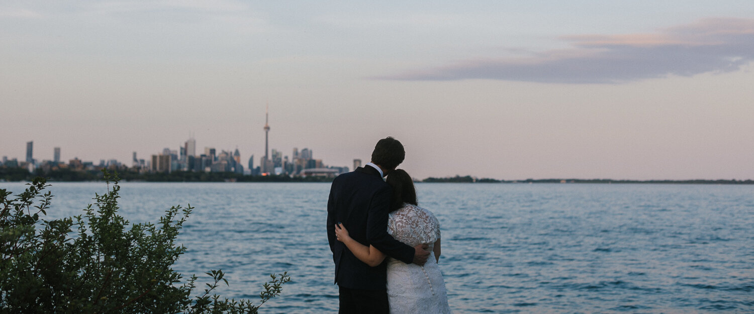 humber-bay-park-hiking-elopement-toronto-etobicoke-wedding-photography-adventure-best-skyline-views-10.JPG
