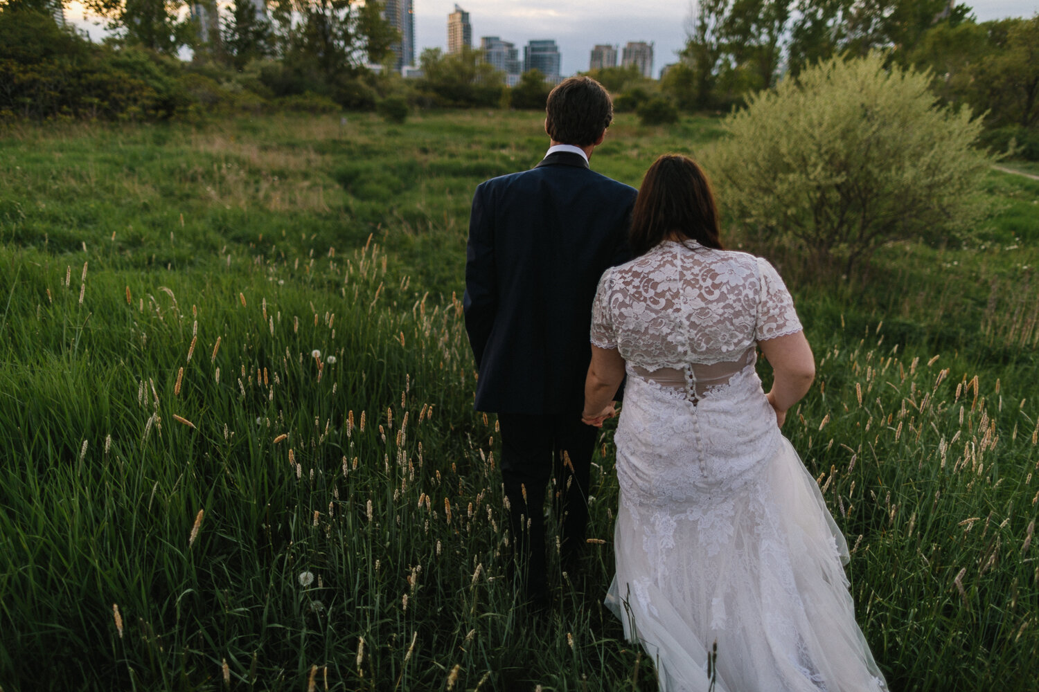 humber-bay-park-hiking-elopement-toronto-etobicoke-wedding-photography-adventure-best-skyline-views-20.JPG