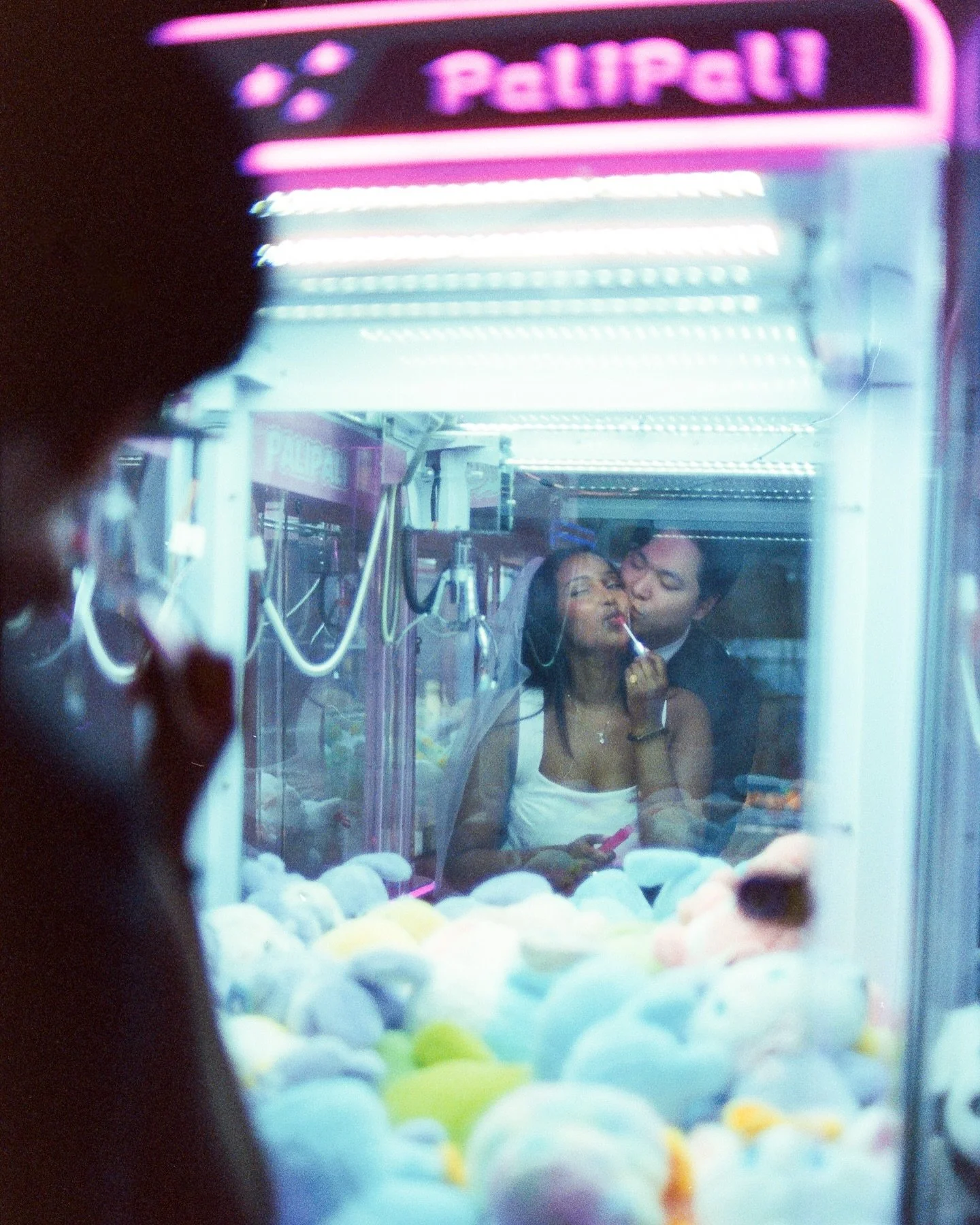 Bajha + Julian Pho Evah 🍜 

Had a blast running through Chinatown celebrating their union, eating and spending $20 to not win a stuffie 🧸 😩

#filmwedding #filmweddingphotographer #leicam6 #torontoweddingphotographer #analogwedding