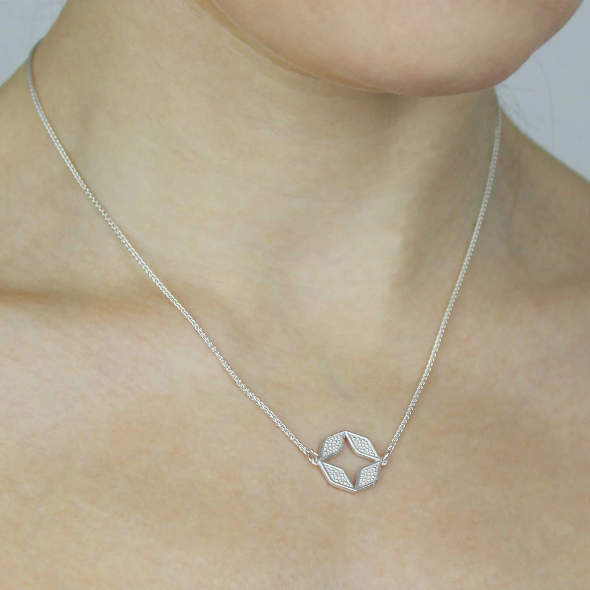 Vera round necklace silver head.jpg