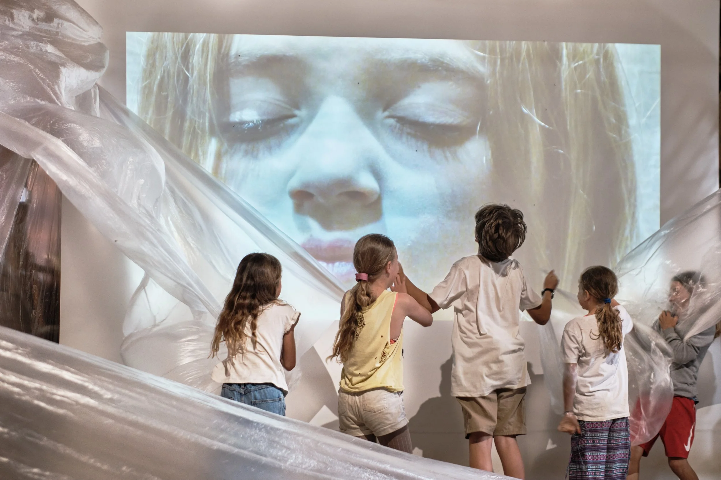 Theater: Wir haben nicht alle Zeit der Welt, bevor die Welt zusammenfällt!