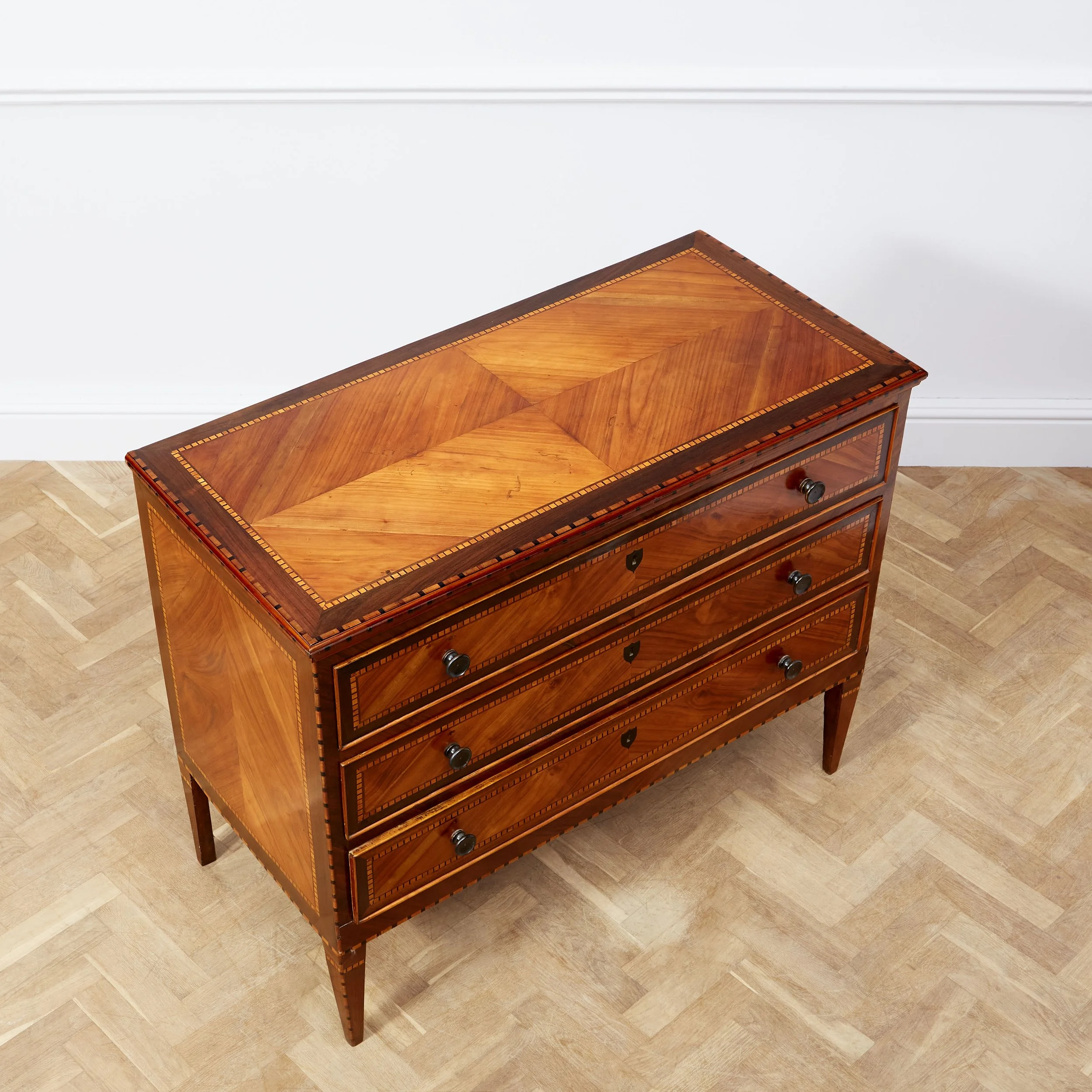 Pair Italian Commode_Almasy_1_036_V1.jpg