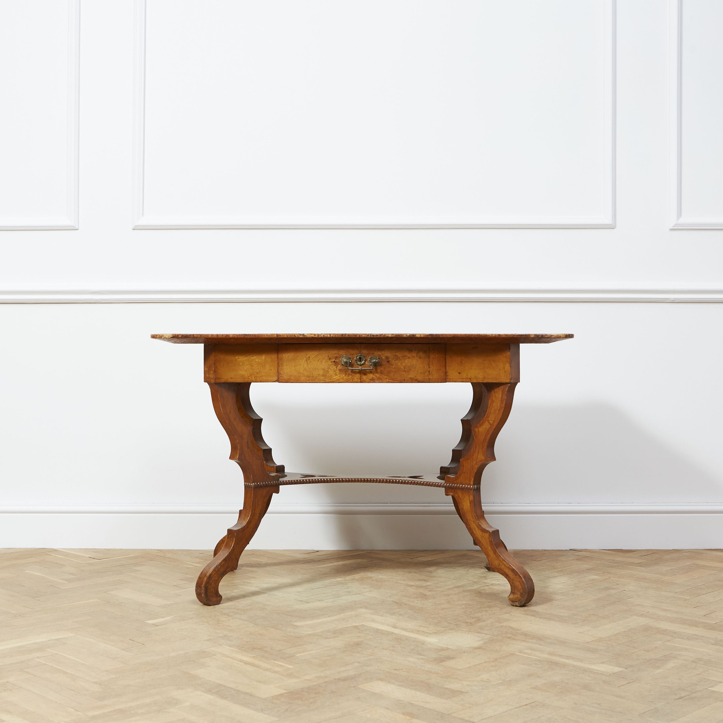 Ash Table_Almasy_1_170_V1.jpg