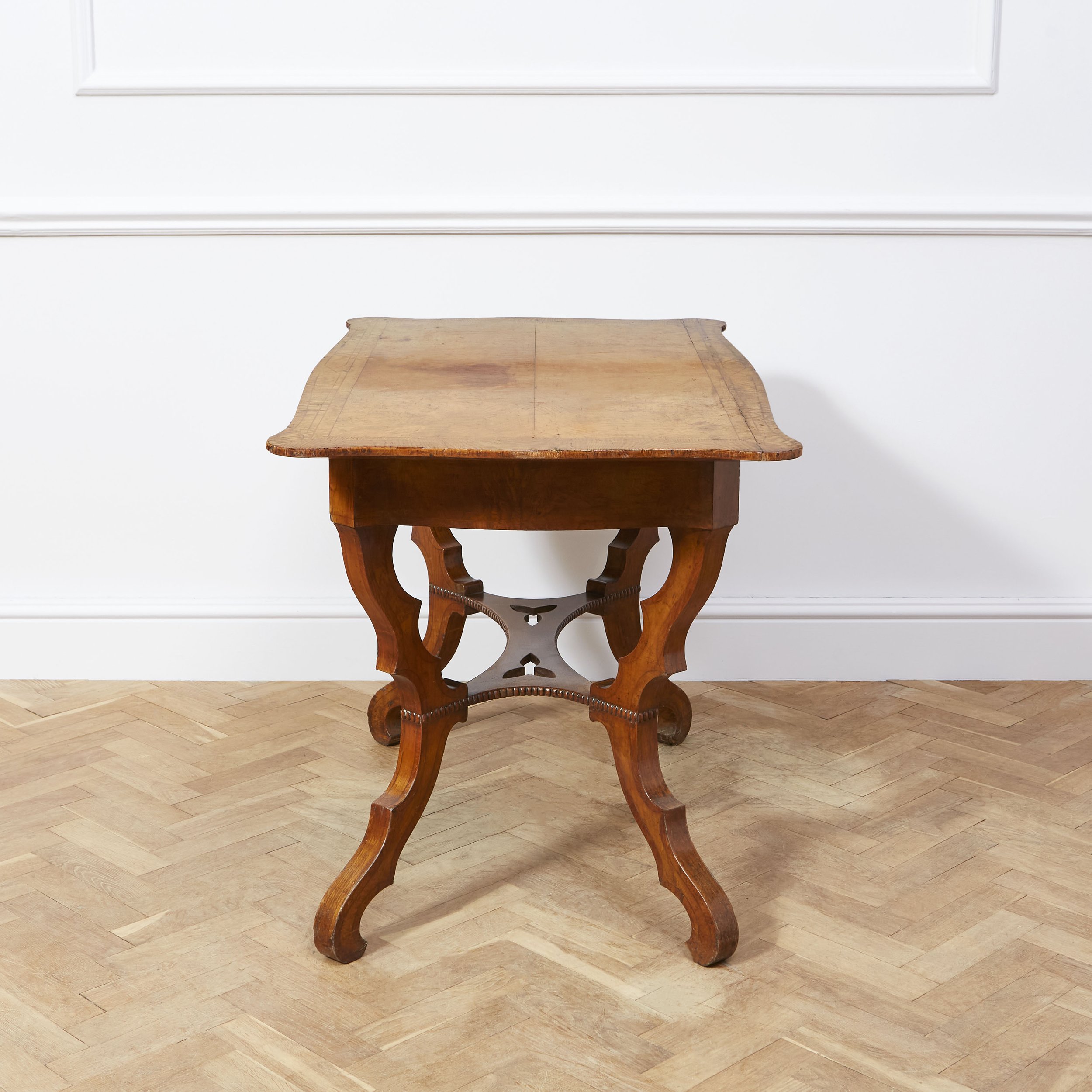 Ash Table_Almasy_1_189_V1.jpg