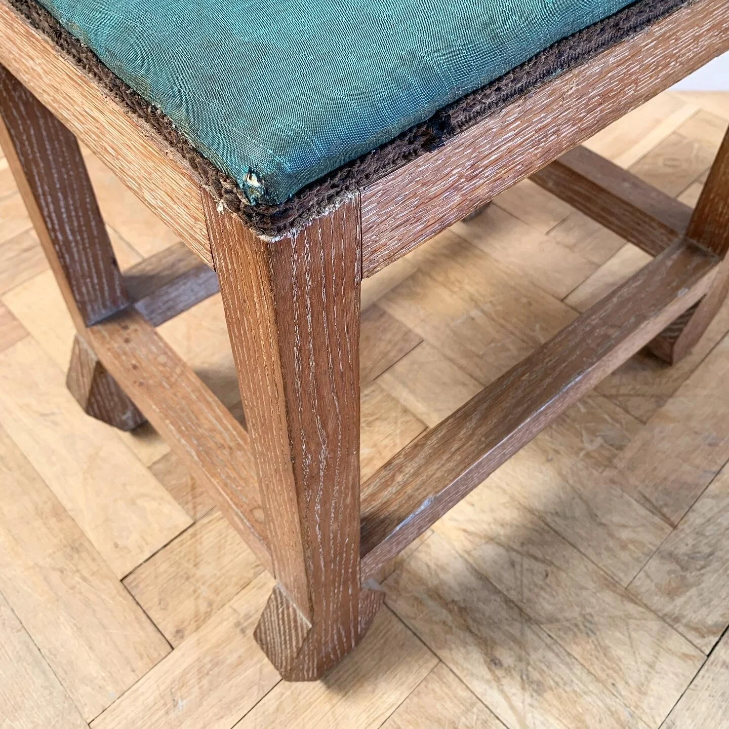 5703F937-6C74-438F-BC4C-B88535C54232