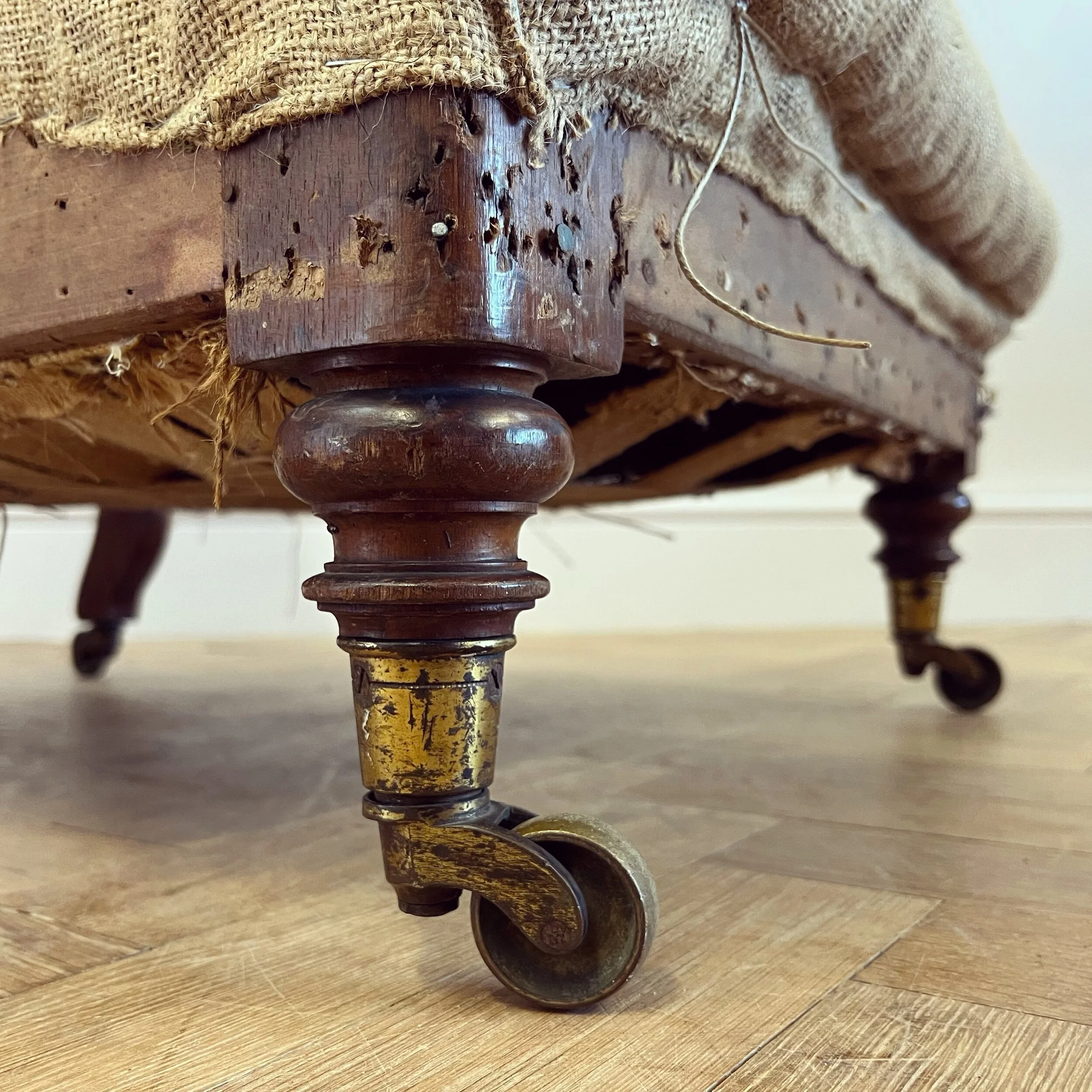 40DEB8B6-702C-481B-BB65-773014A89438