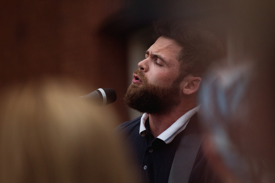 Passenger Busking in Perth 2016 close up.jpg