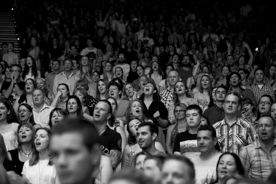 Passenger Crowd The Astor Cathy Britton.jpg