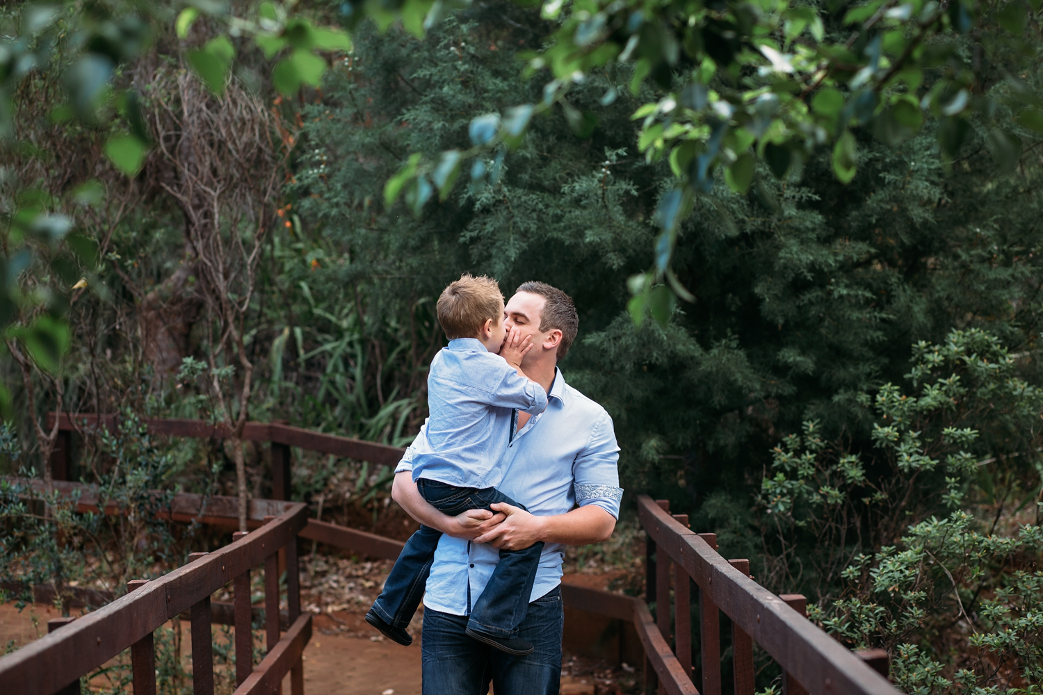 Kisses-with-Dad-at-Araluen.jpg