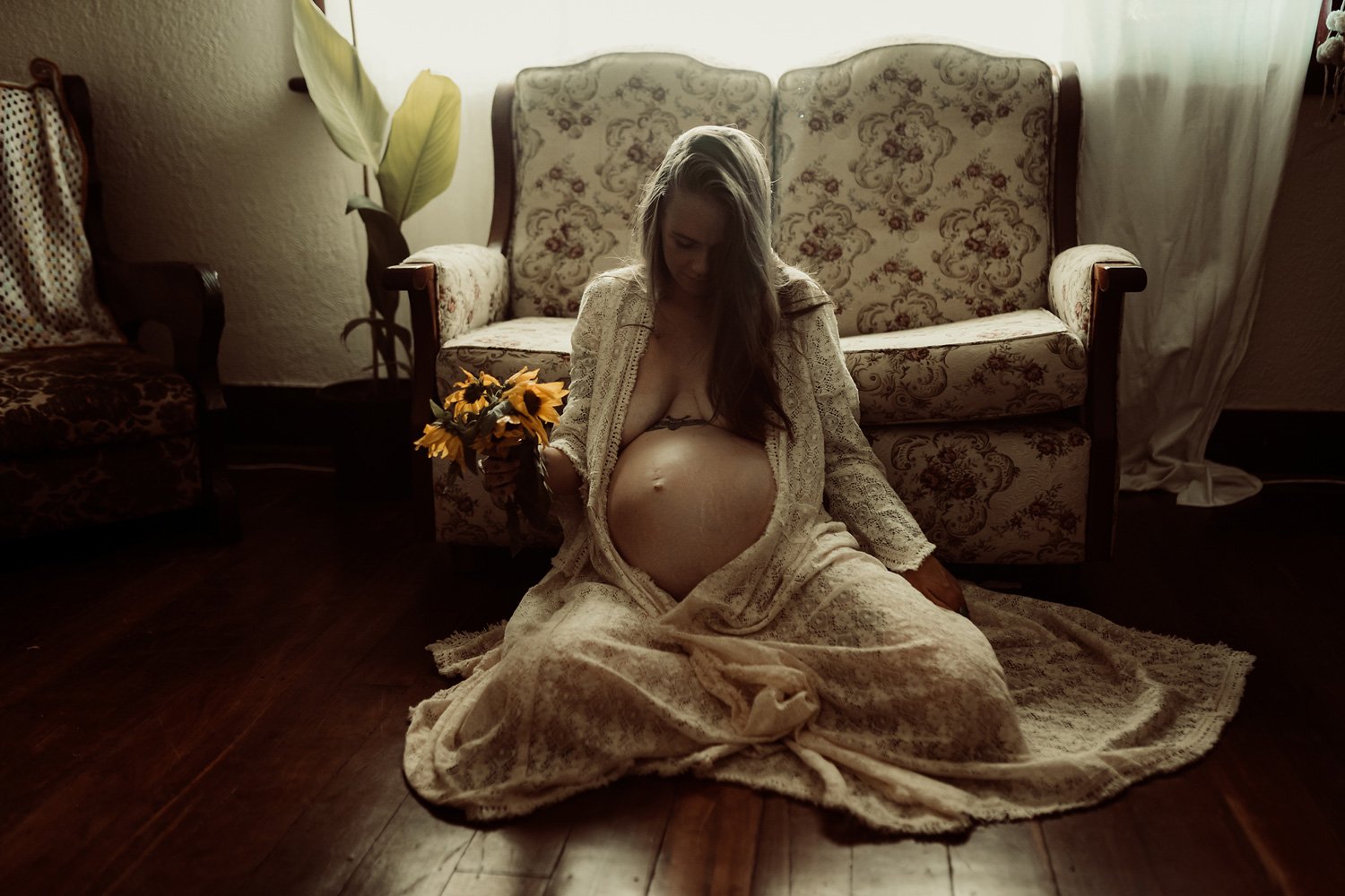 Maternity-photography-at-home.jpg