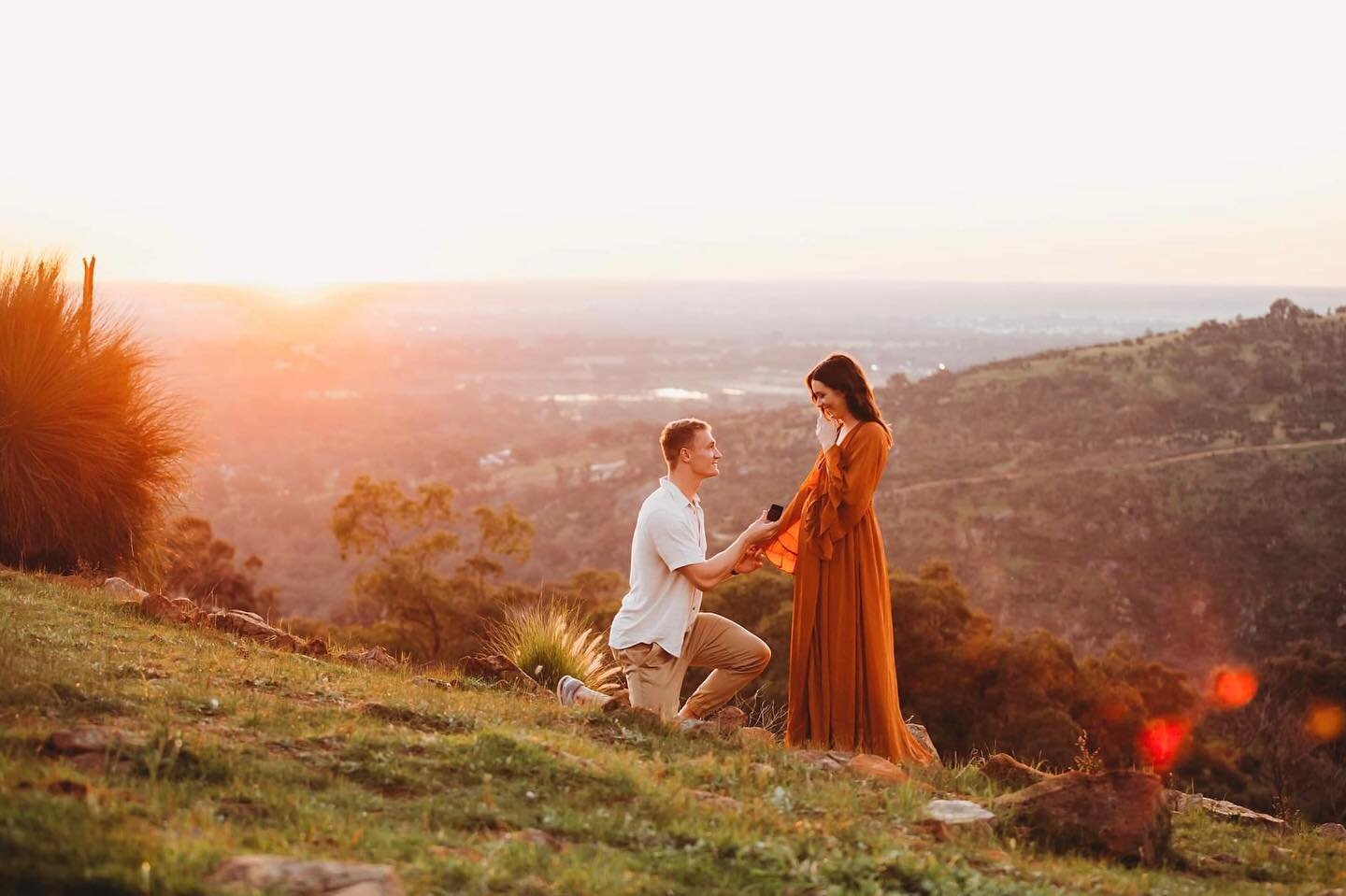 🧡 on a hill
radiating and wearing a beautiful dress
so in love carrying his baby boy

&amp;

this 💍

much to this photographers surprise 🥰 @sarah_heath12
.
.
.

#perthfamilyphotographer #perthfamilyphotography #perthfamilyportraits #perthphotograp